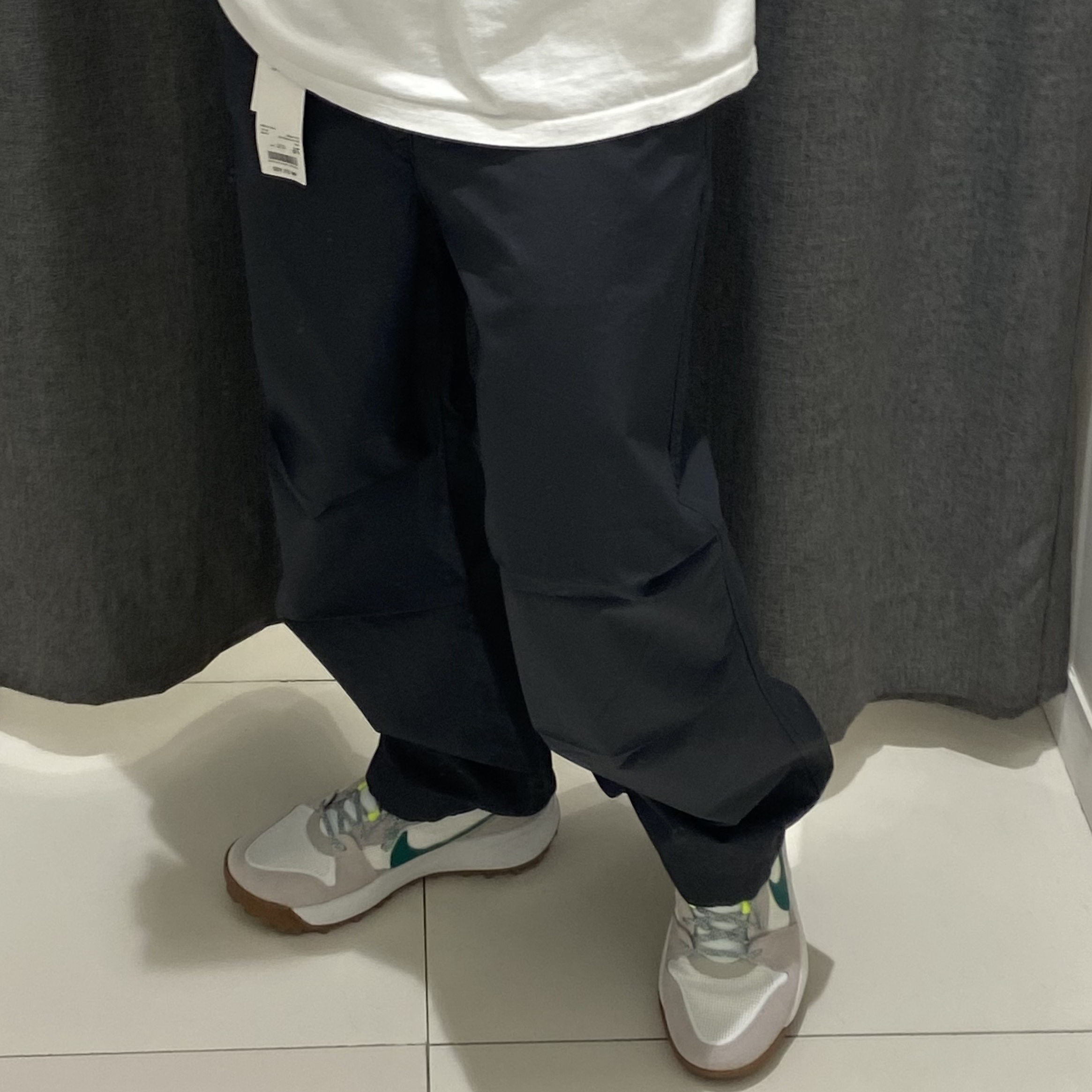 Nike ACG Lowcate Light Iron Ore 착용 스타일