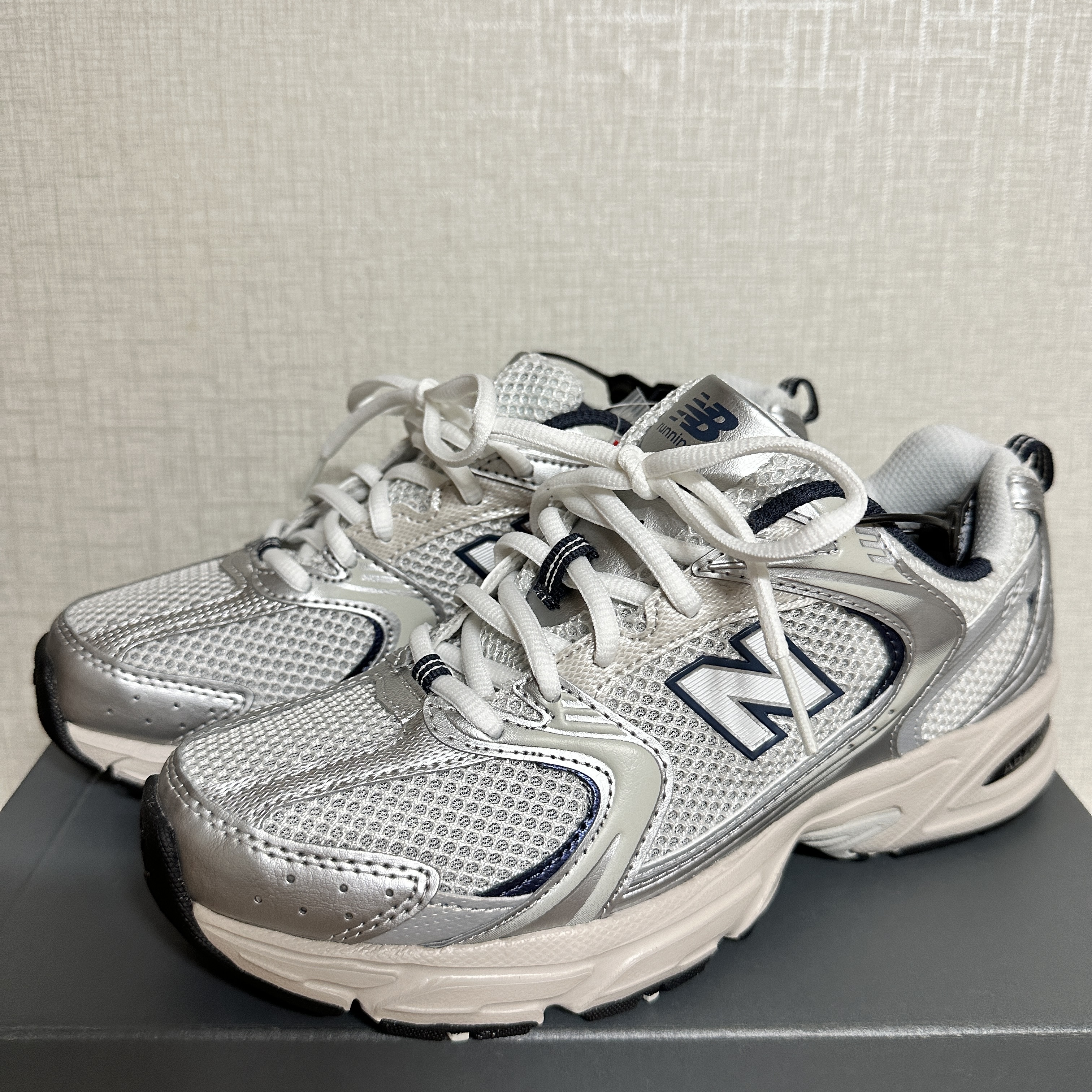 New Balance 530 Steel Grey 착용 스타일