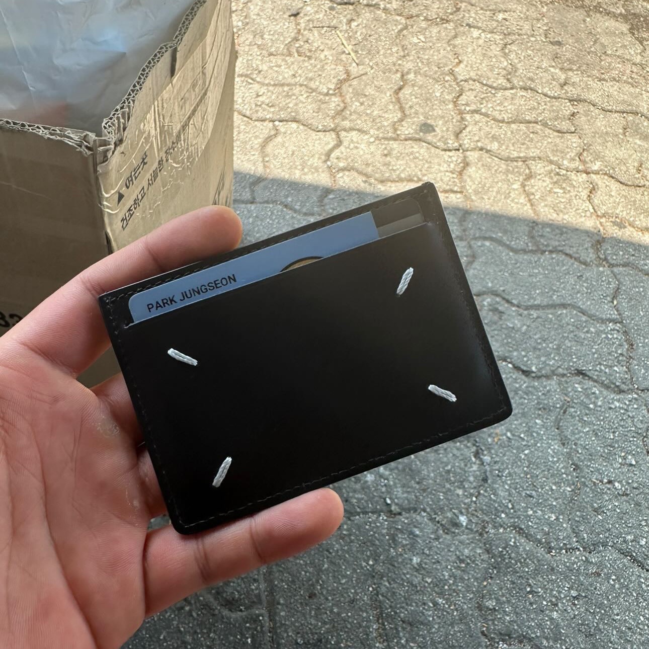 Maison Margiela Four Stitch Card Holder Black 착용 스타일