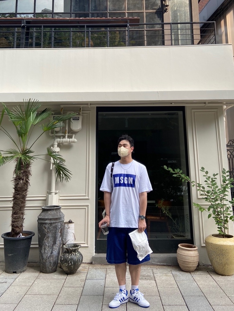 Off-White x Amore Pacific Protection Box (Without Cosmetics), Adidas Forum Low White Royal Blue 착용 스타일