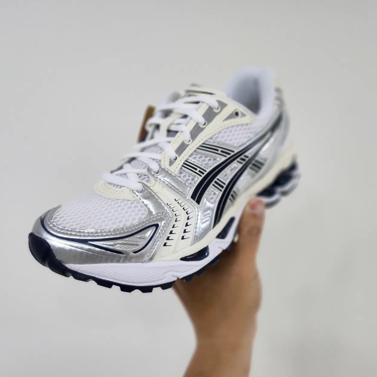 (W) Asics Gel-Kayano 14 White Midnight 착용 스타일 - 1