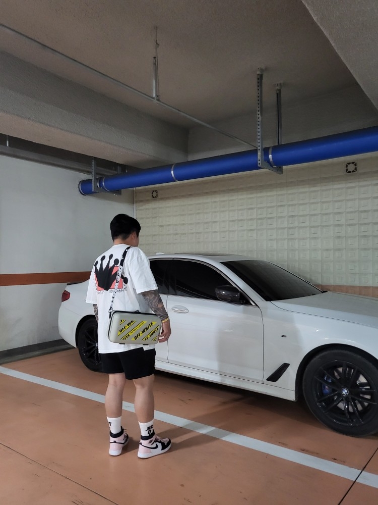 Stussy Lb Crown T-Shirt White, Off-White x Amore Pacific Protection Box (Without Cosmetics) 착용 스타일