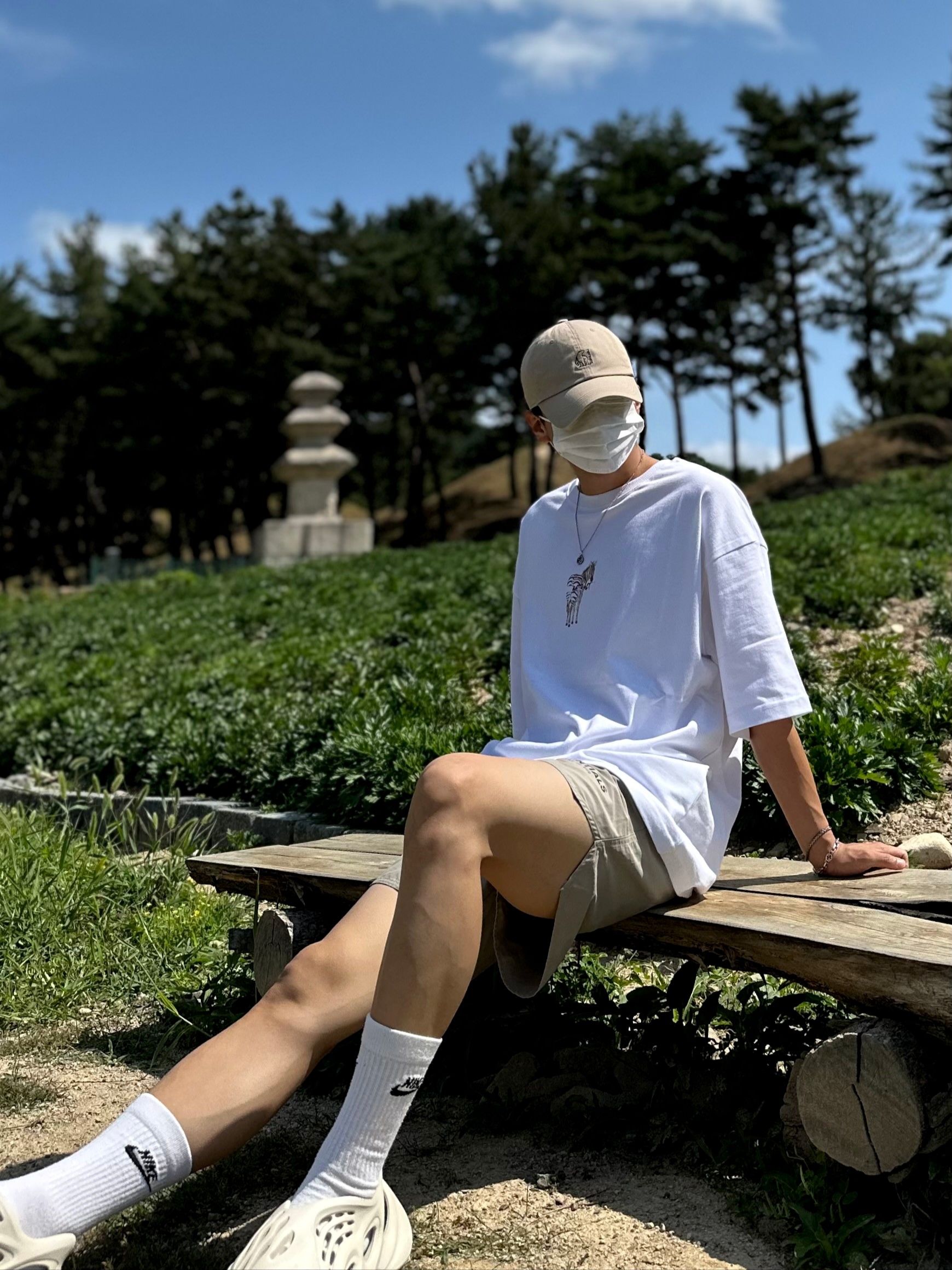 Essentials Volley Shorts Moss - 20SS, Adidas Yeezy Foam RNNR Sand 착용 스타일 - 2