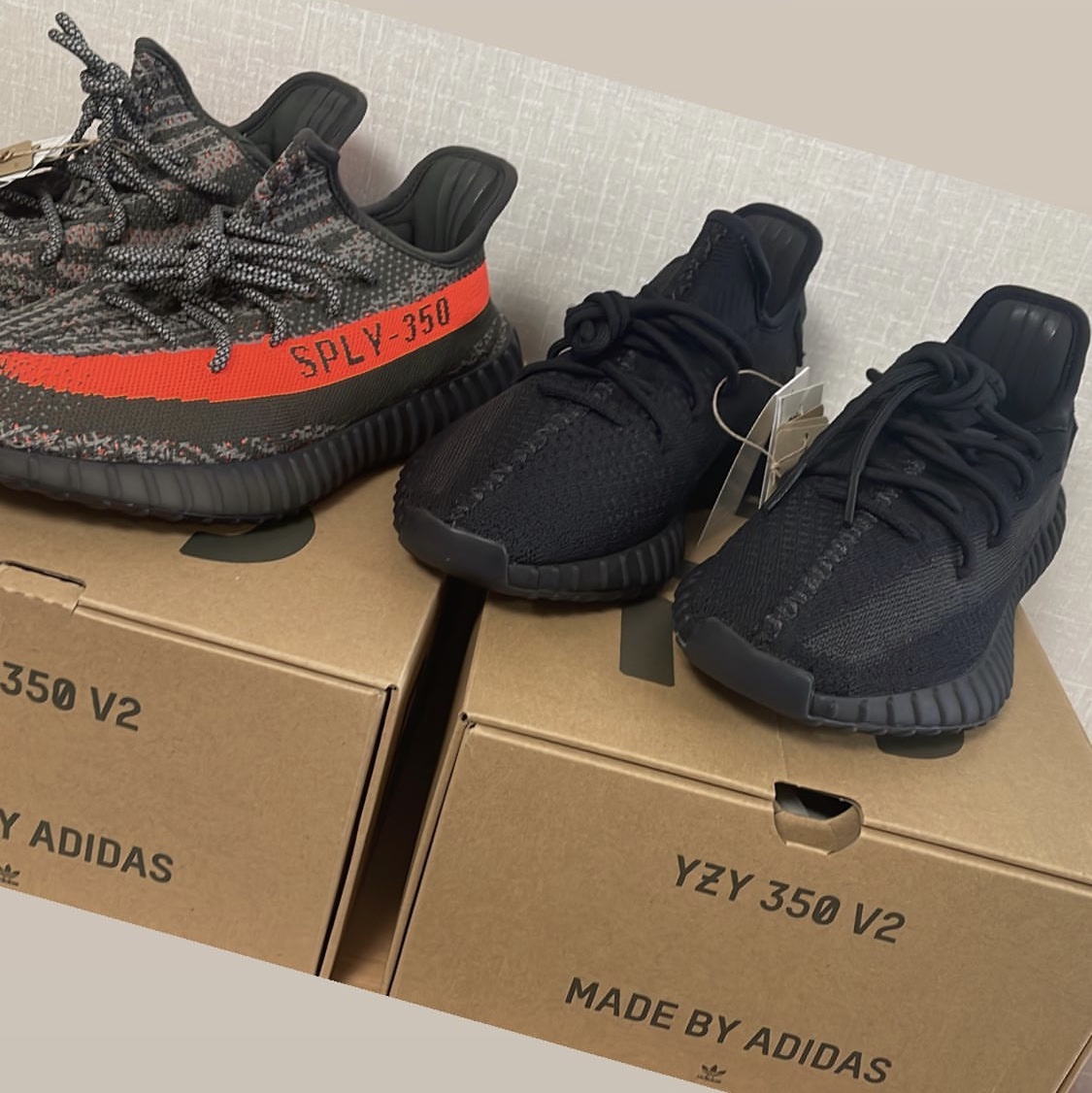 Adidas Yeezy Boost 350 V2 Onyx, Adidas Yeezy Boost 350 V2 Carbon Beluga 착용 스타일