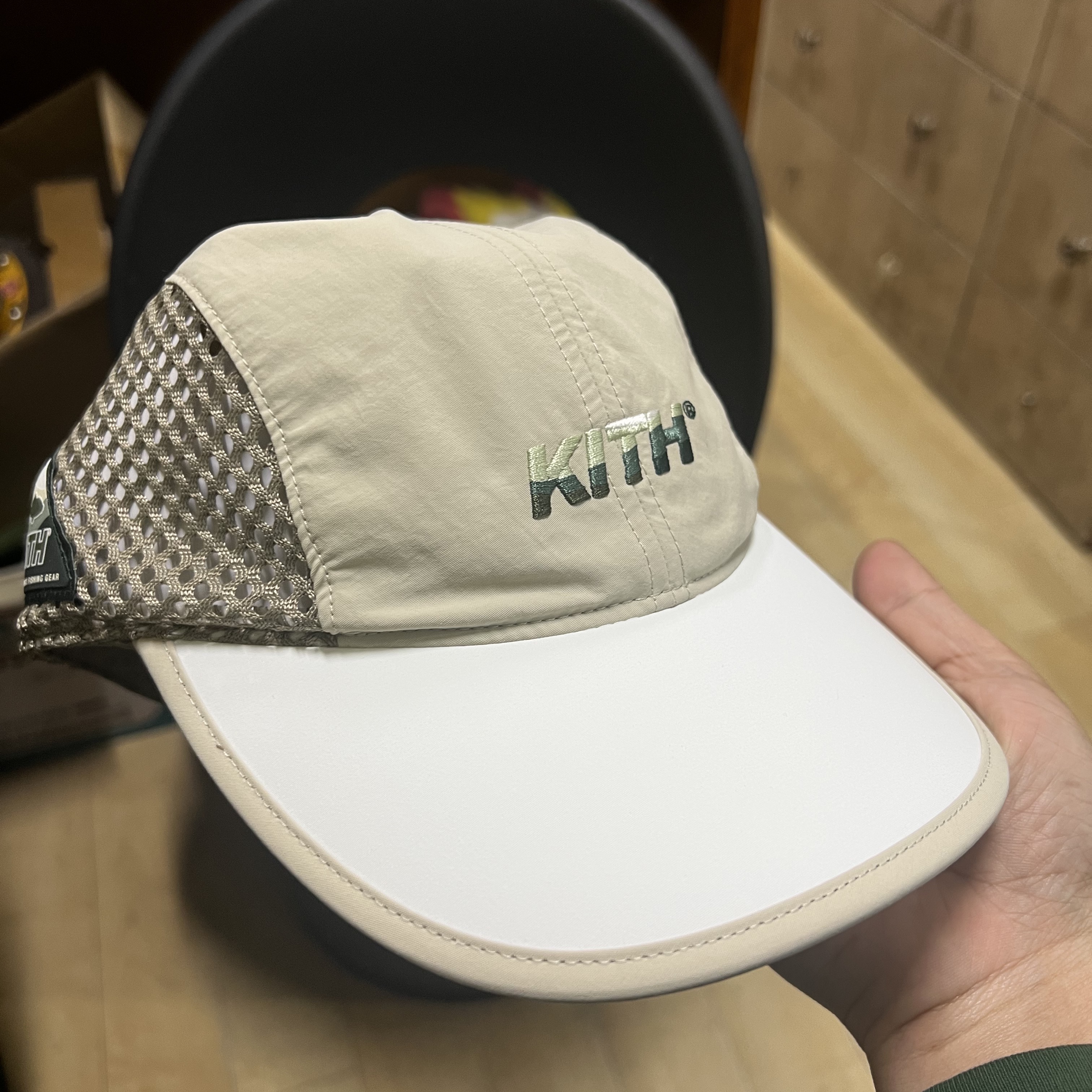 Kith x Columbia PFG Shredder Hat Fossil 착용 스타일
