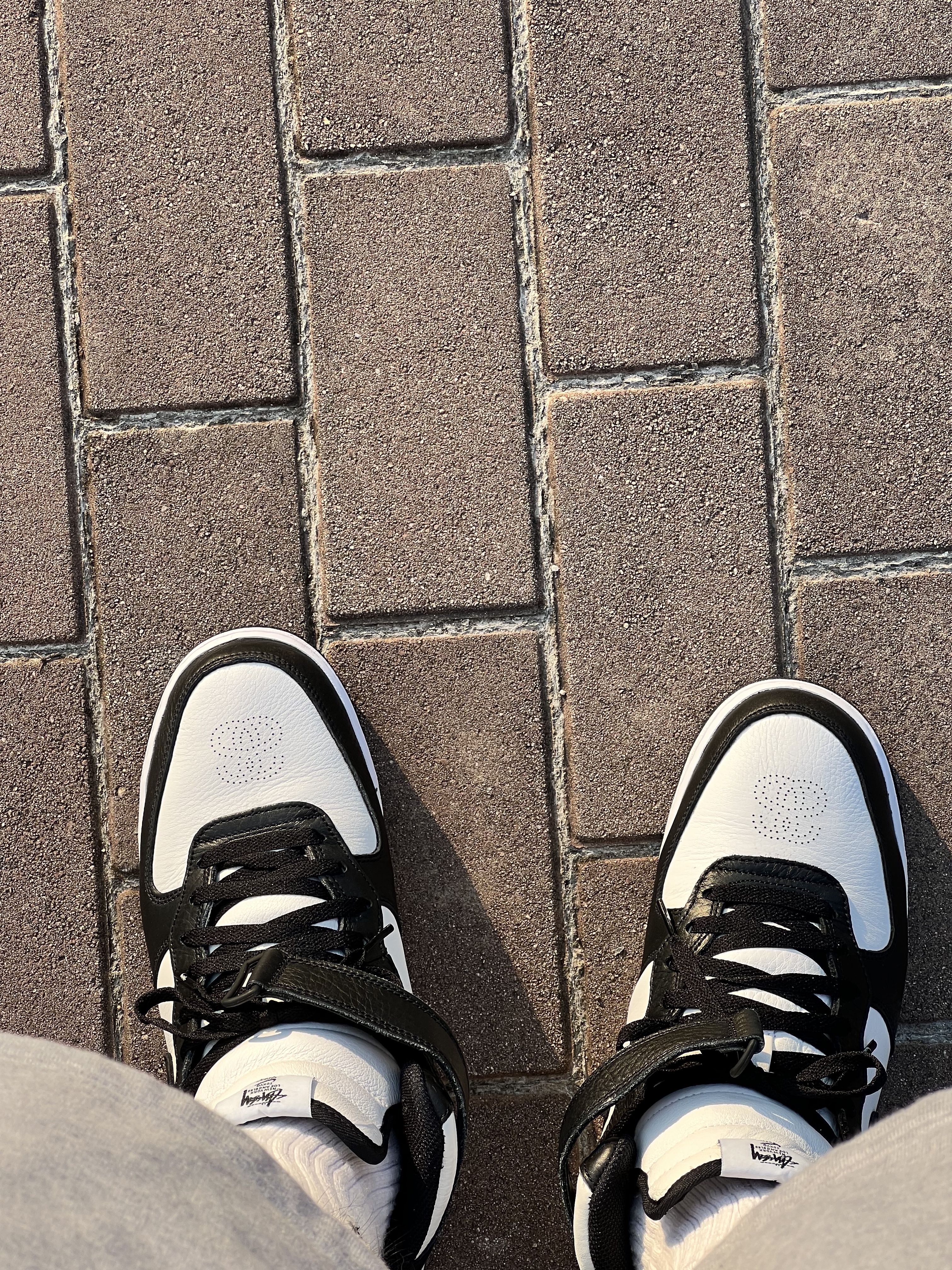 Nike x Stussy Air Force 1 '07 Mid SP Black and Light Bone 착용 스타일