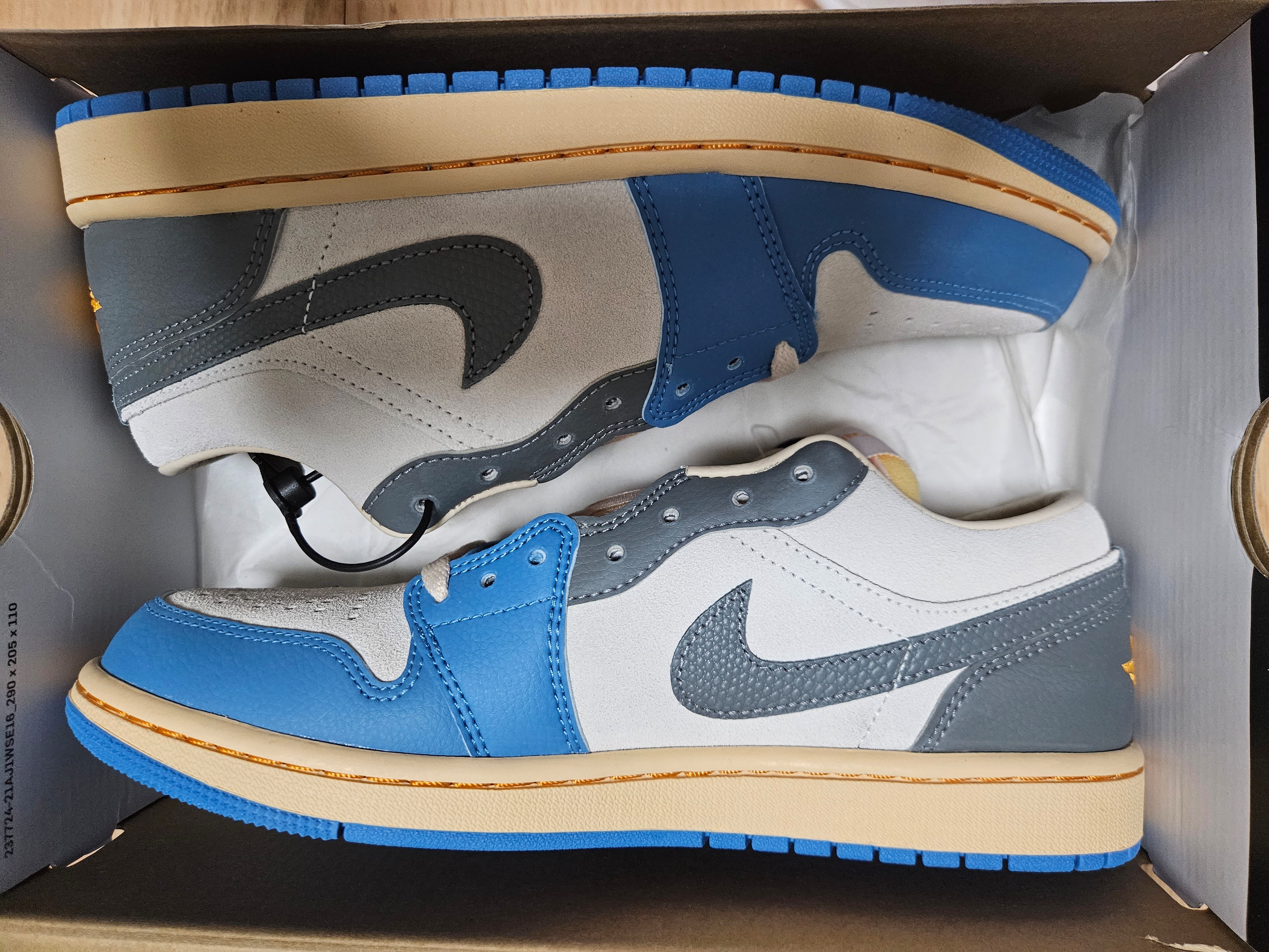 Jordan 1 Low SE Tokyo 96 착용 스타일 - 1