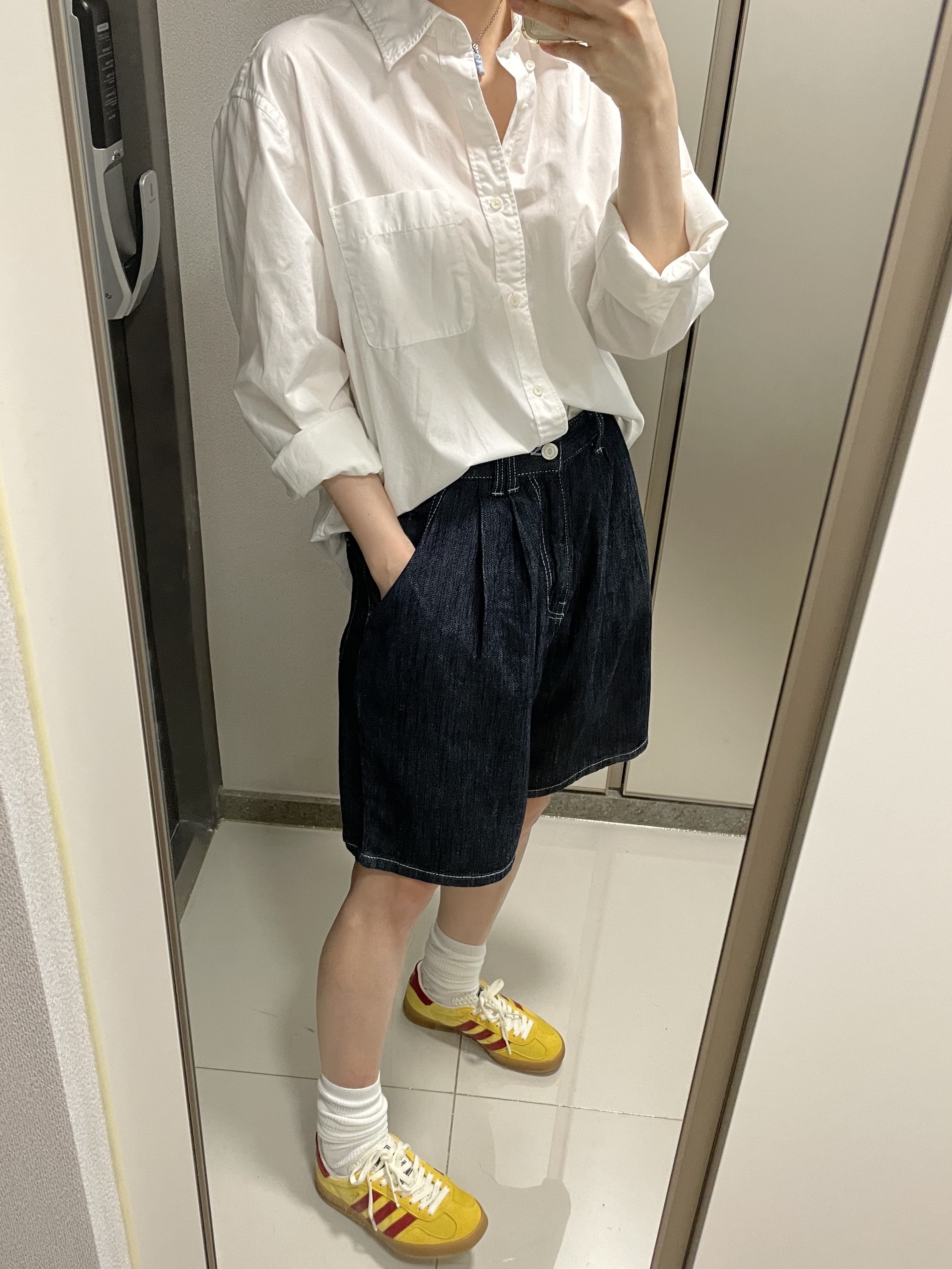 (W) Gucci x Adidas Gazelle Sneakers Yellow White, Gucci x Adidas Gazelle Sneakers Yellow White 착용 스타일 - 2