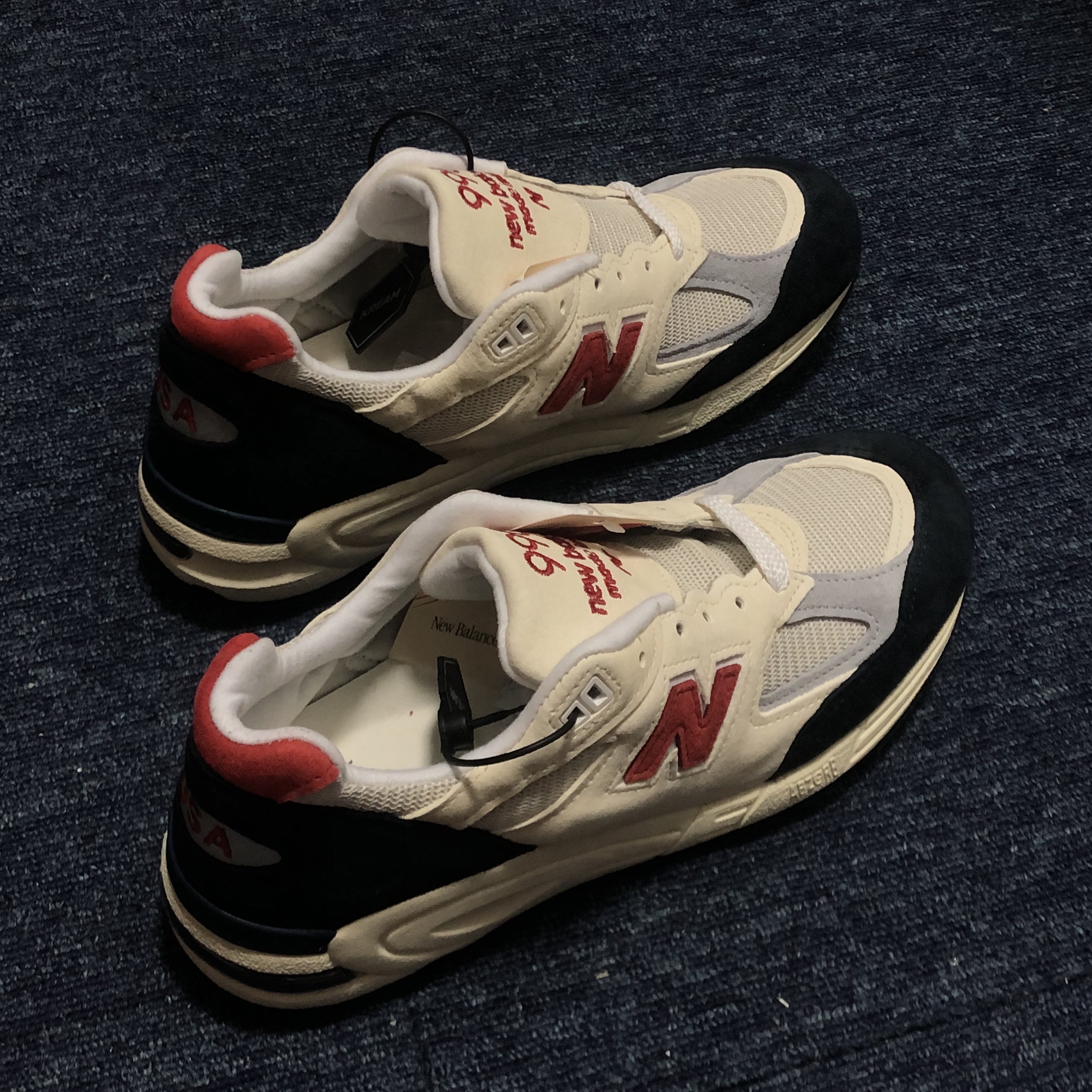 New Balance 990v2 Made in USA Navy Sea Salt, Human Made Camping Shorts Black 착용 스타일 - 3