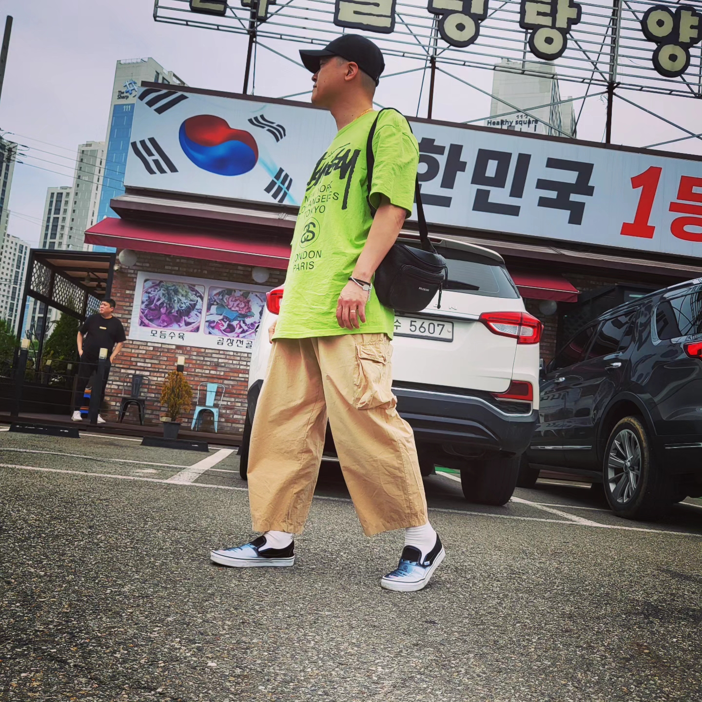 Vans x Peaches. Cap Black, Stussy World Tour T-Shirt Tea 2023 착용 스타일 - 1