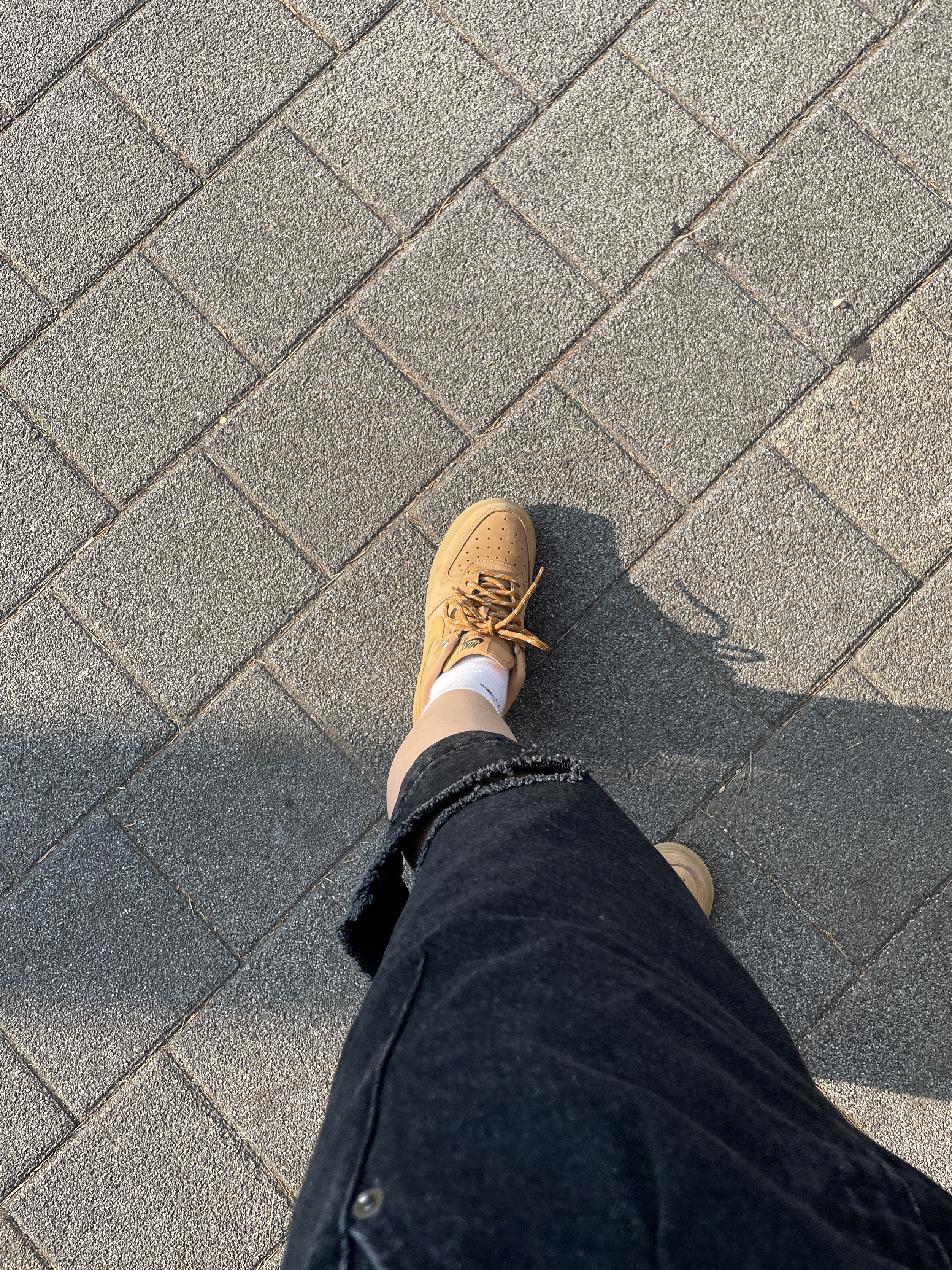 Nike Air Force 1 '07 WB Flax 착용 스타일