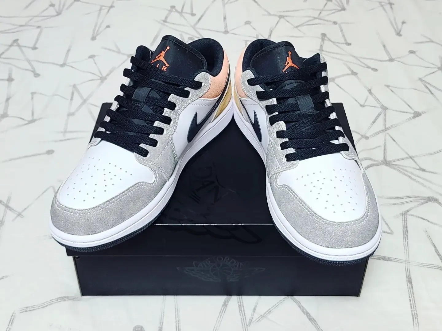 Jordan 1 Low SE Flight Club 착용 스타일 - 3