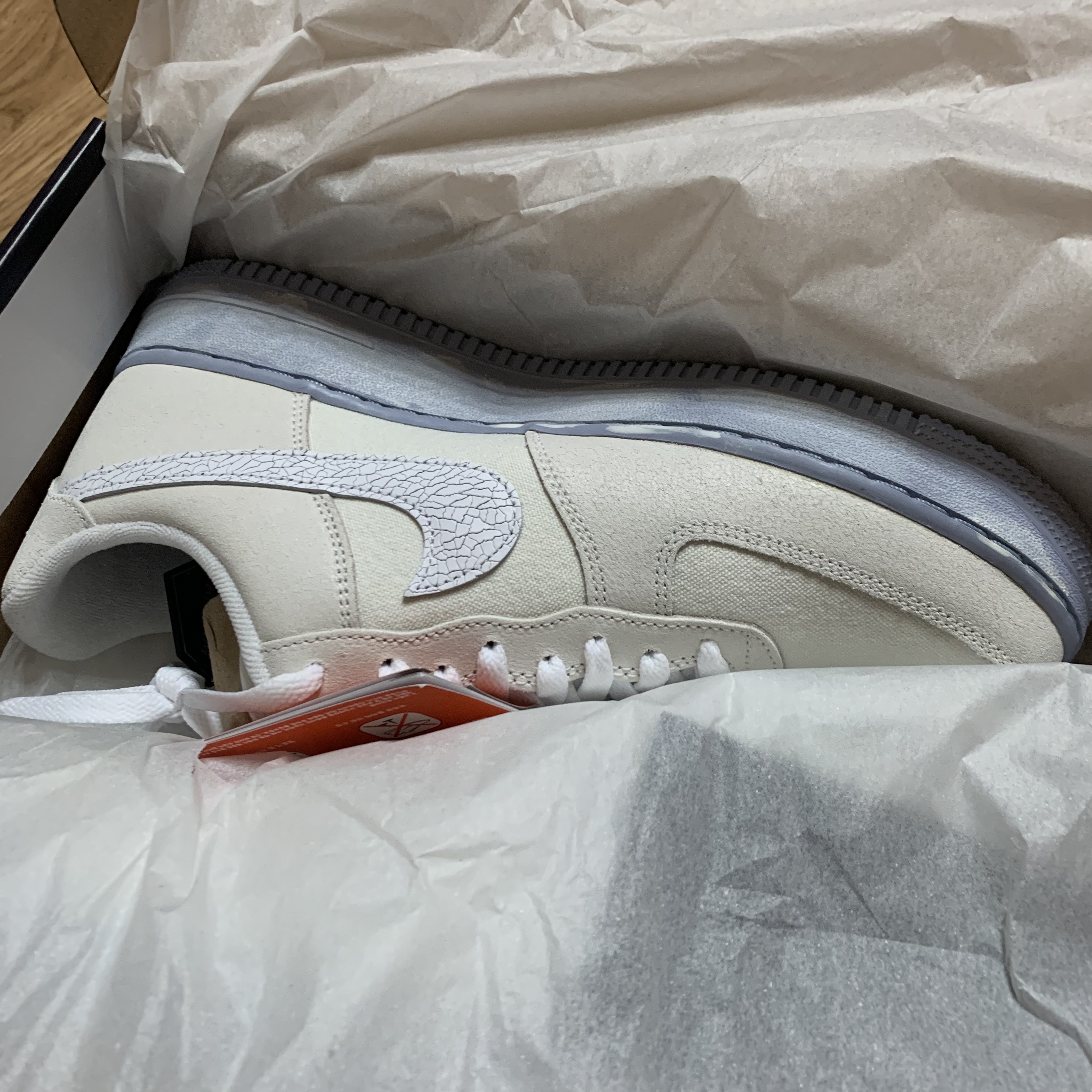 Nike Air Force 1 '07 LV8 EMB Summit White Blue Whisper 착용 스타일 - 1