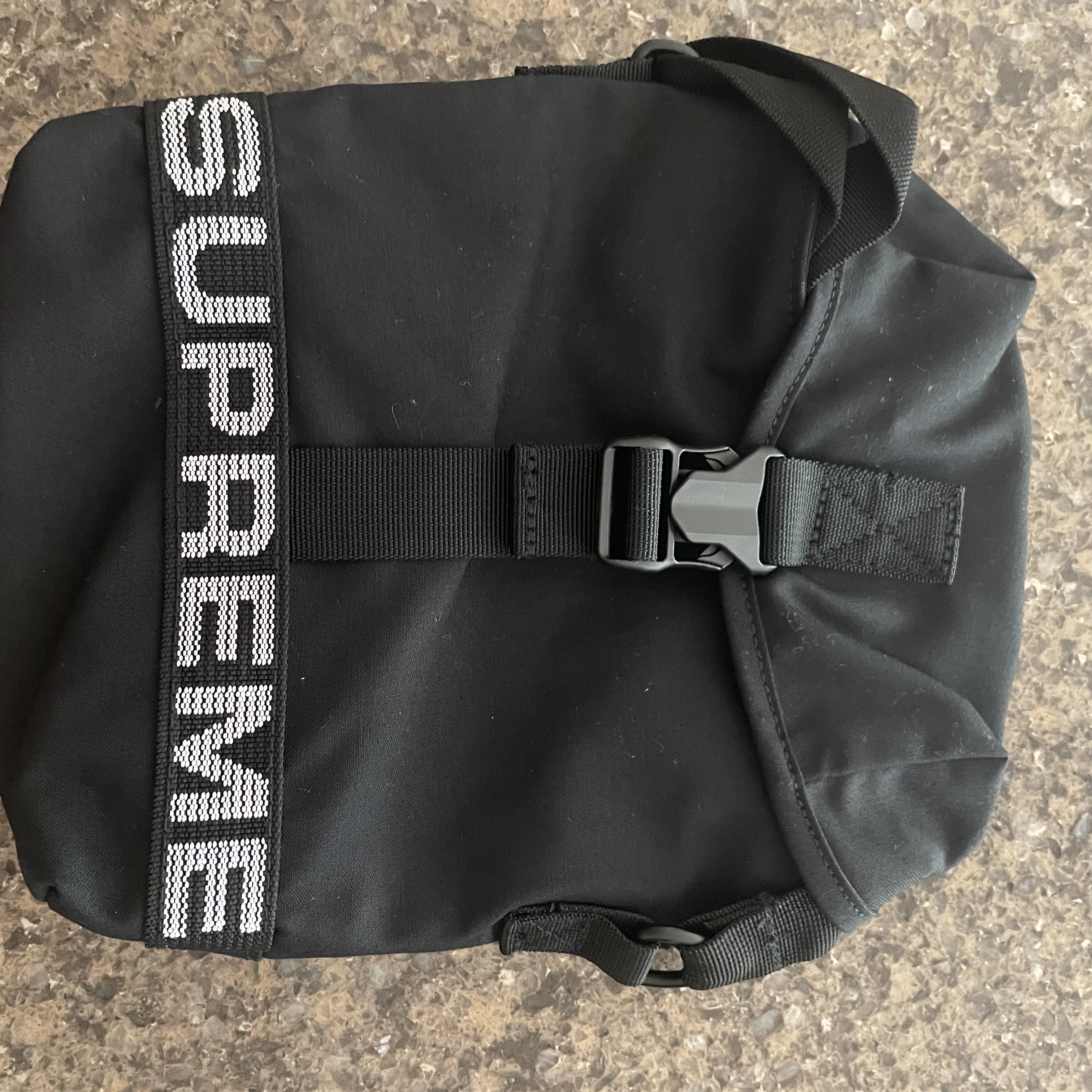 Supreme Field Side Bag Black - 23SS 착용 스타일
