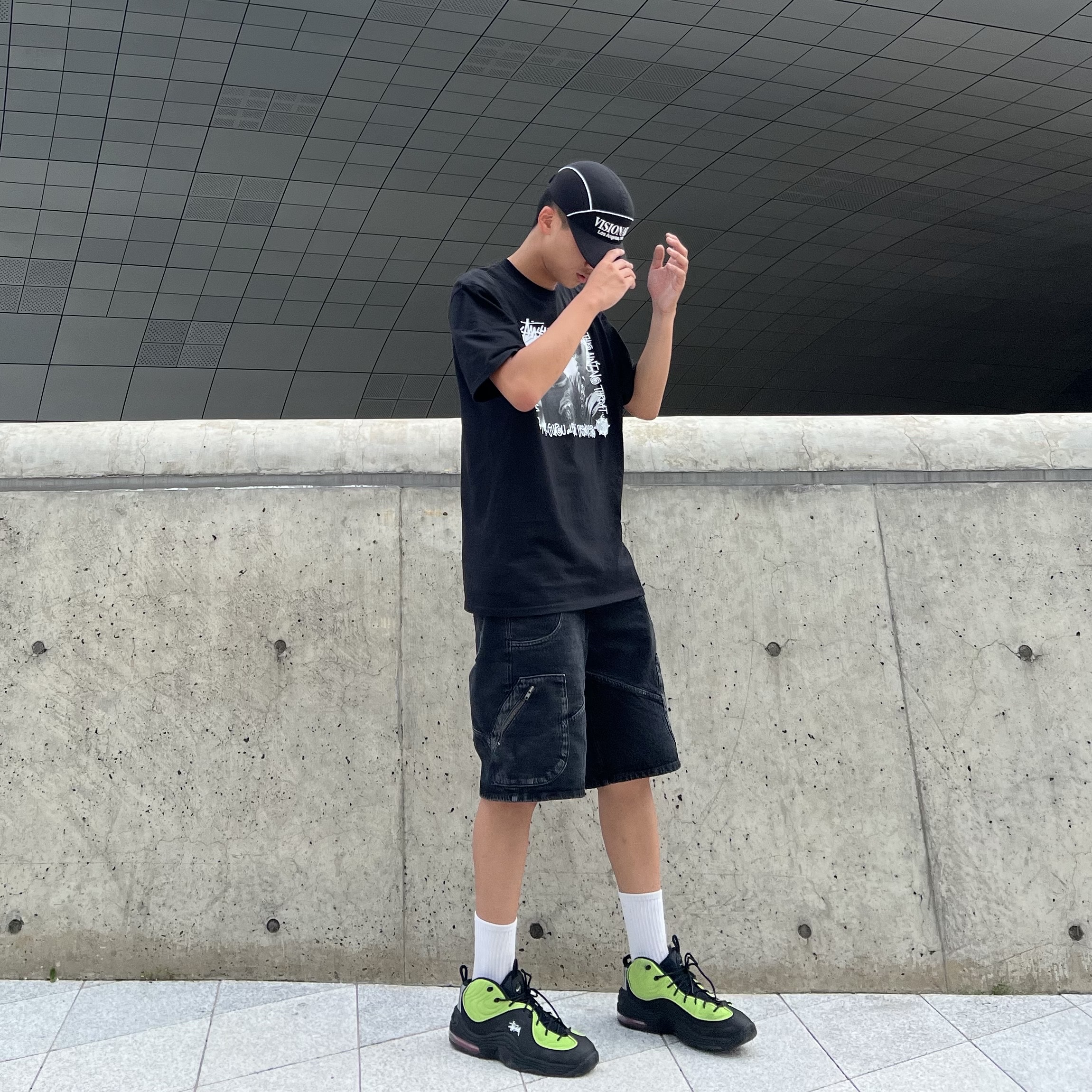 Stussy x Gang Starr Take It Personal T-Shirt Black, Nike x Stussy Air Penny II Vivid Green and Black 착용 스타일 - 2