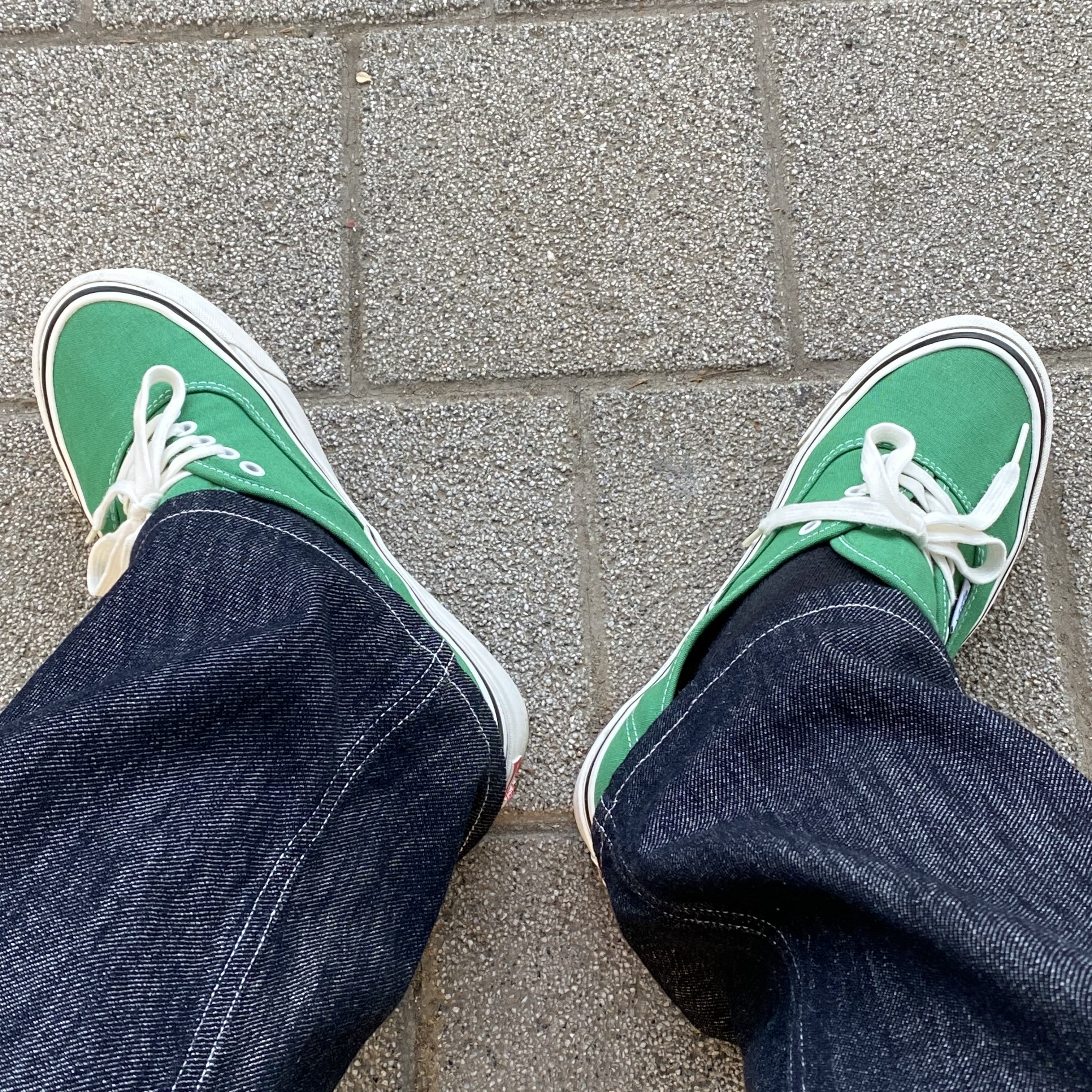 Stussy O.E. Badge Keychain, Vans Authentic 44 DX Anaheim Factory Emerald Green 착용 스타일 - 5