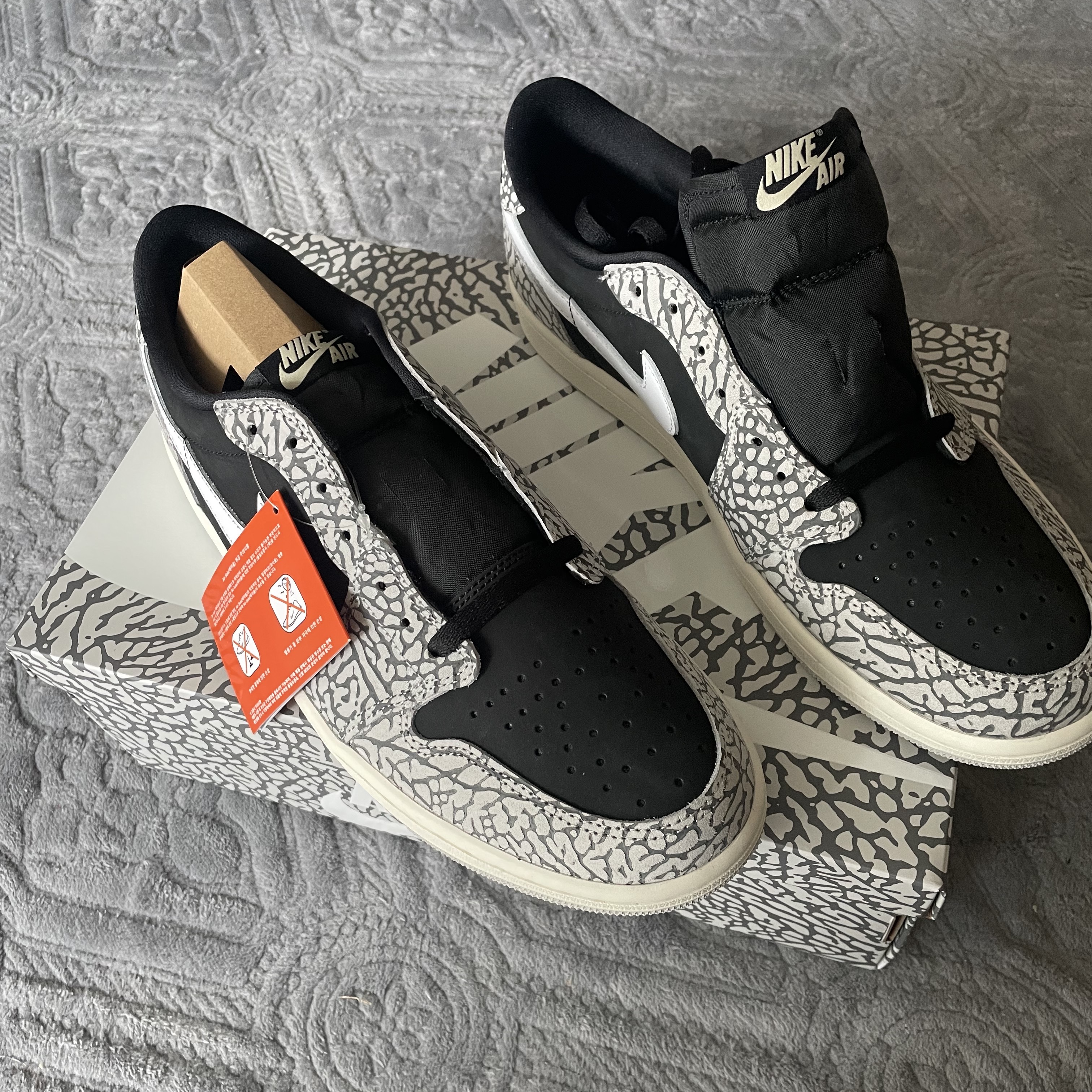 Jordan 1 Retro Low OG Black Cement 착용 스타일 - 1