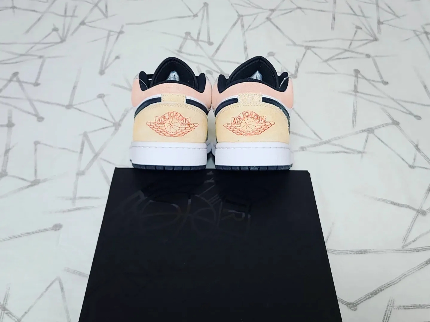 Jordan 1 Low SE Flight Club 착용 스타일 - 5