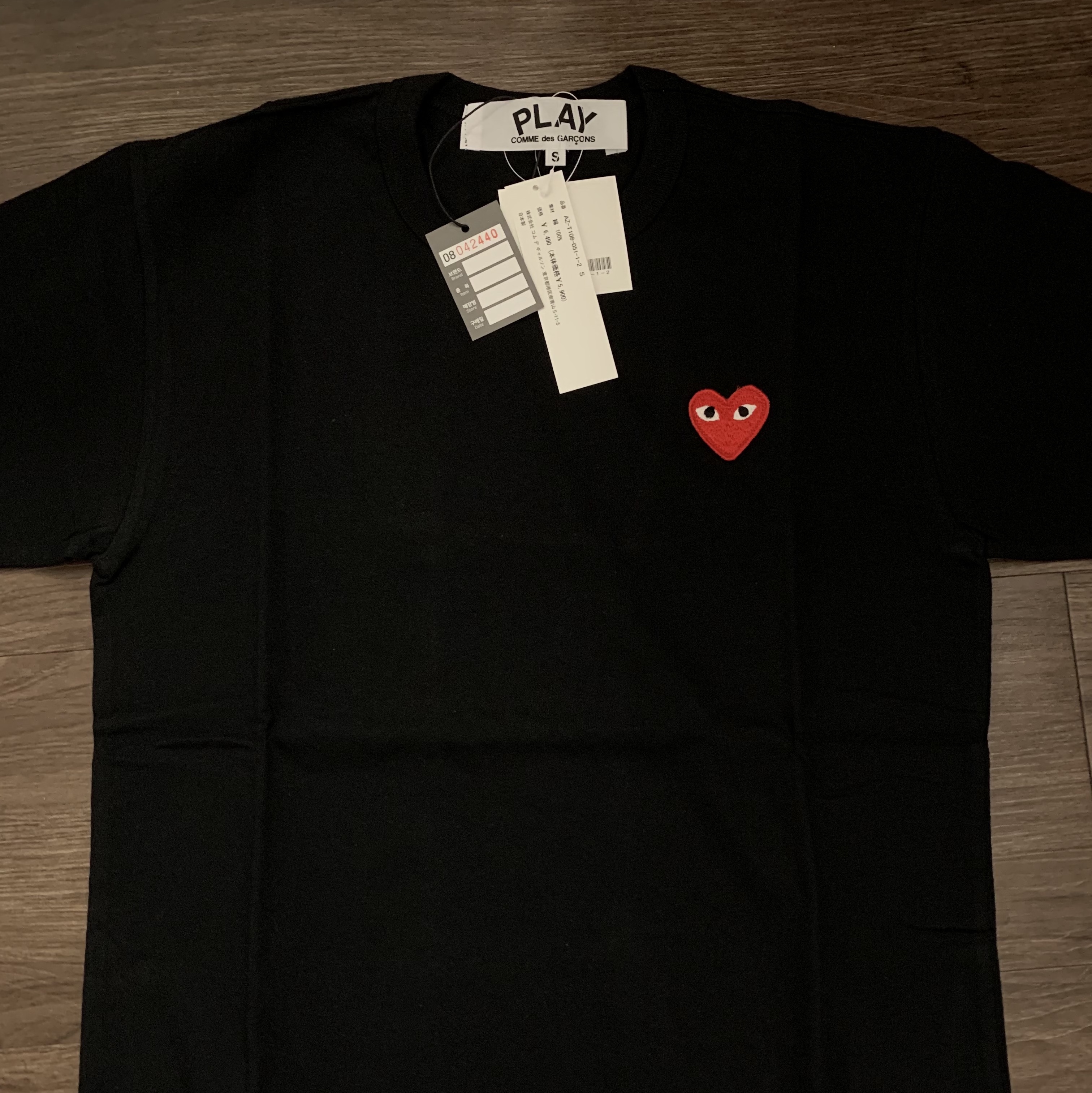 Play Comme des Garcons Red Heart T-Shirt Black 착용 스타일