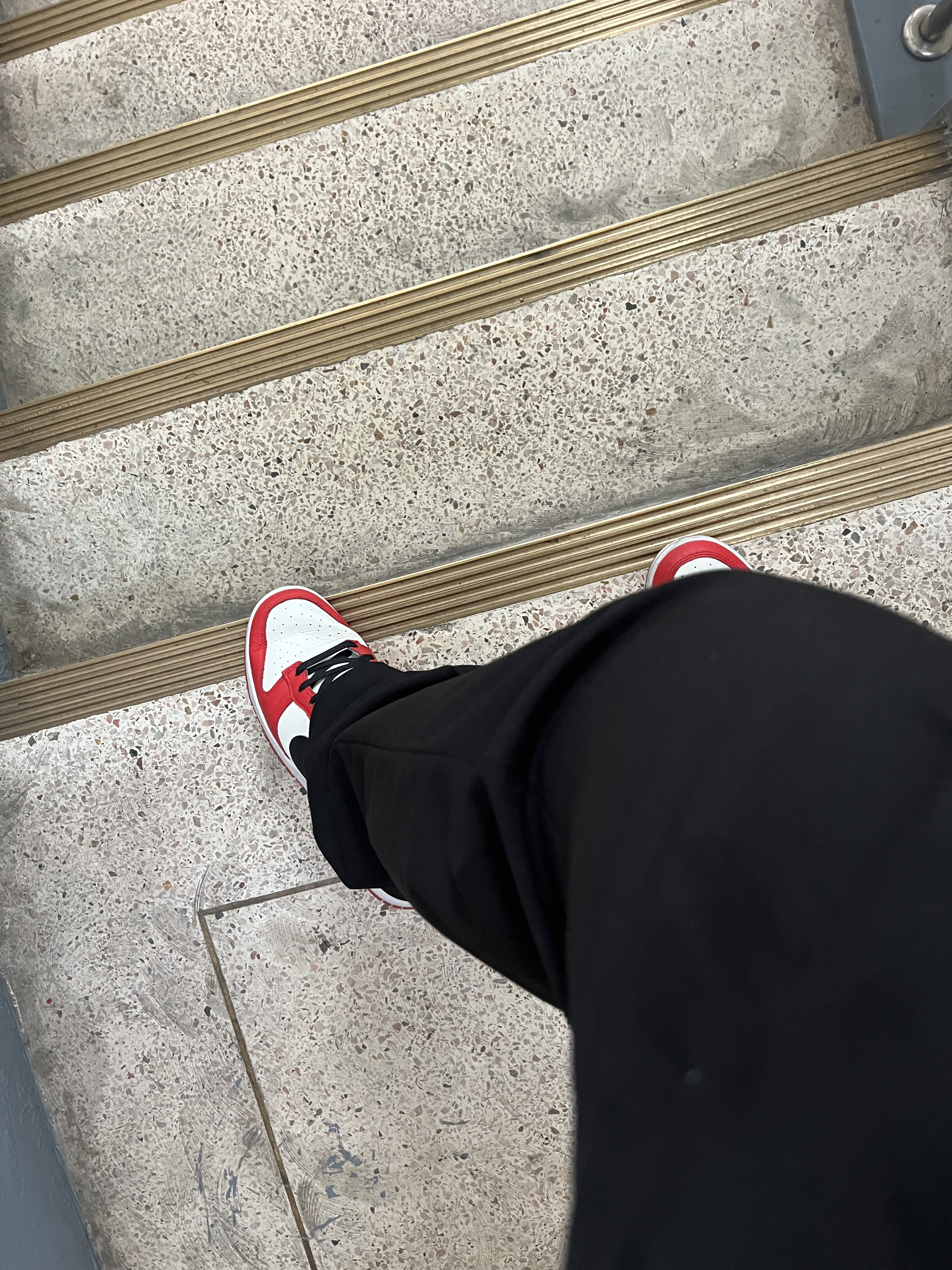 Nike x NBA Dunk Low Retro EMB Black and Chile Red 착용 스타일