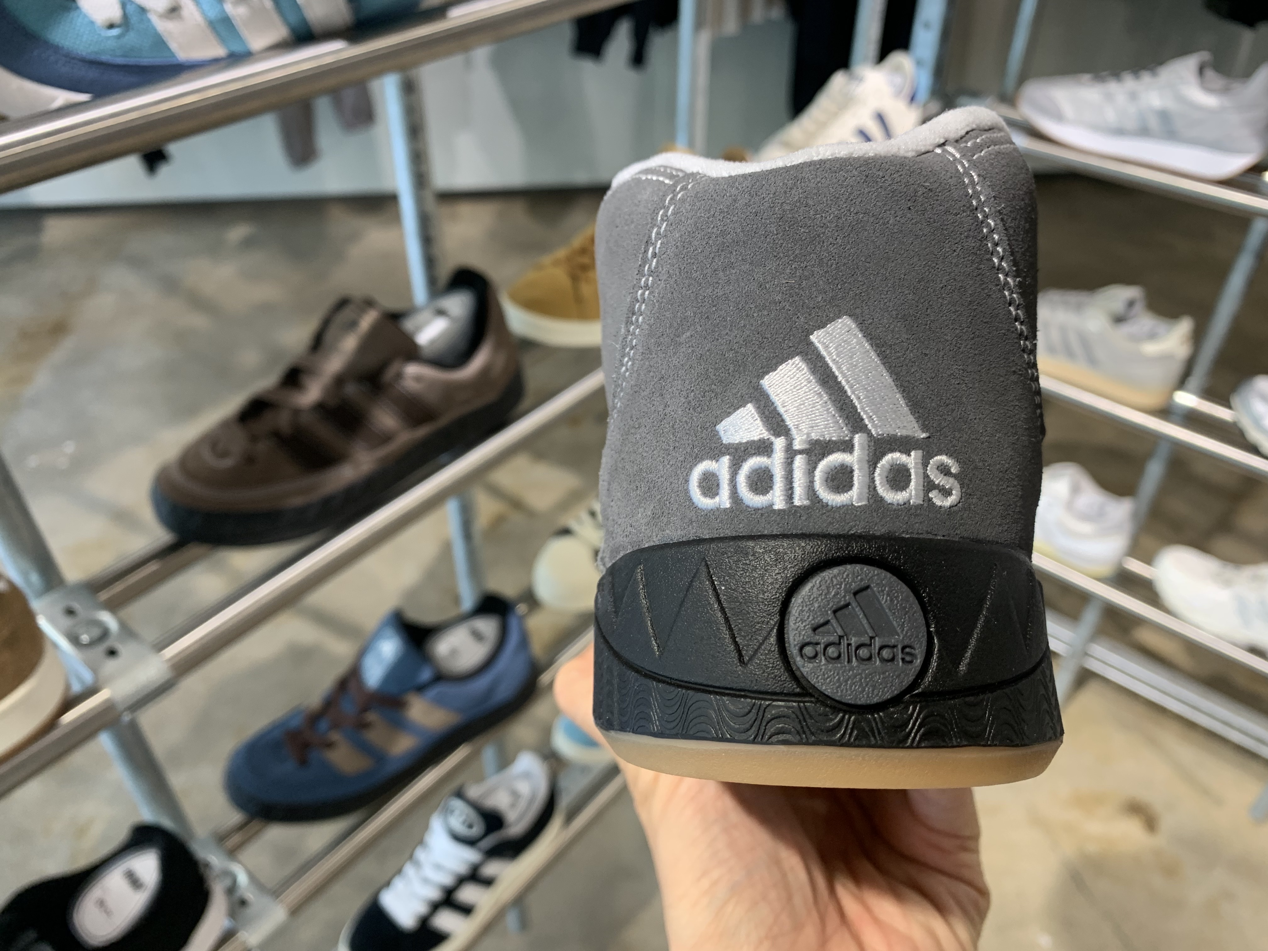 Adidas x YNuK Adimatic Mid Grey Core Black 착용 스타일 - 5