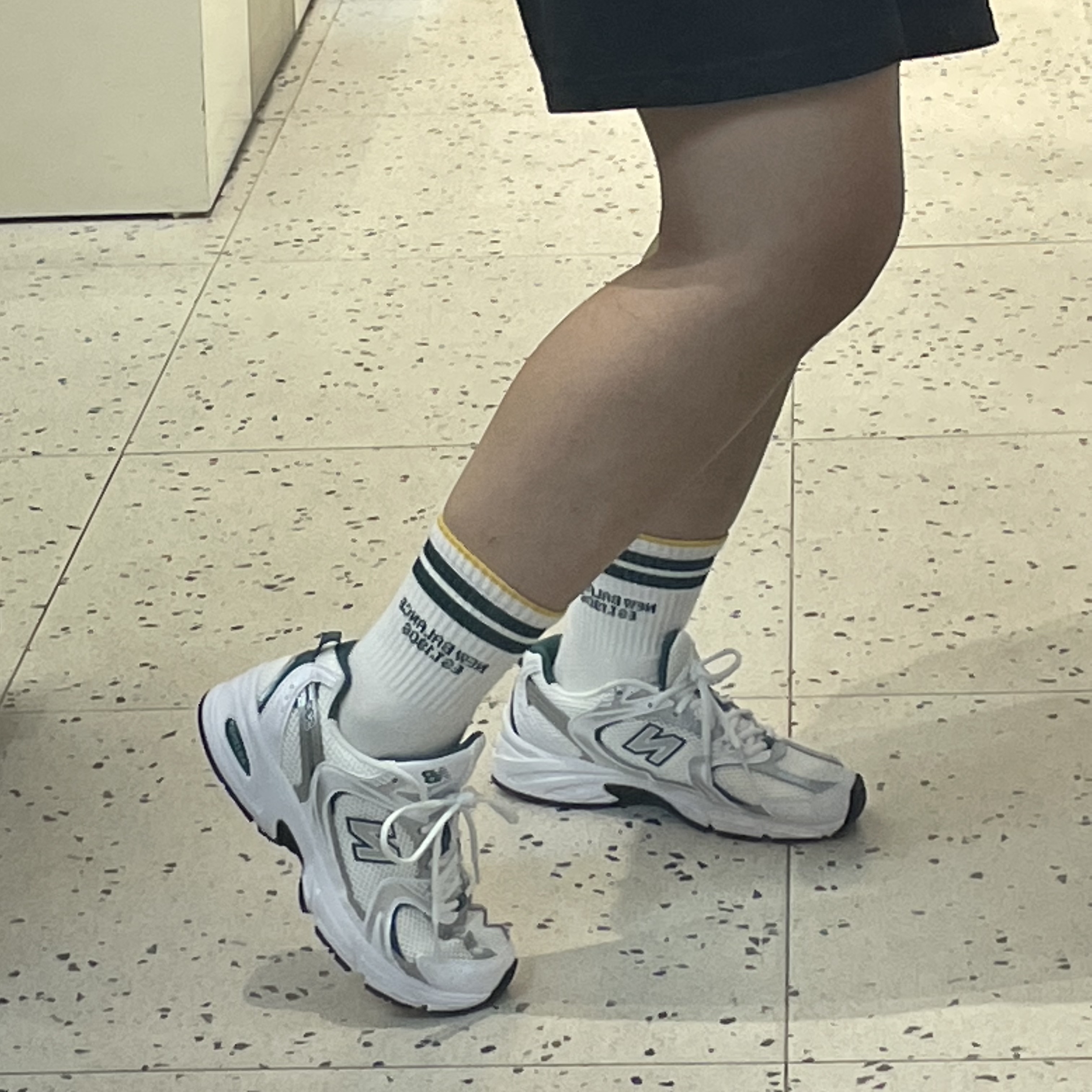 New Balance 530 White Mint 착용 스타일 - 1