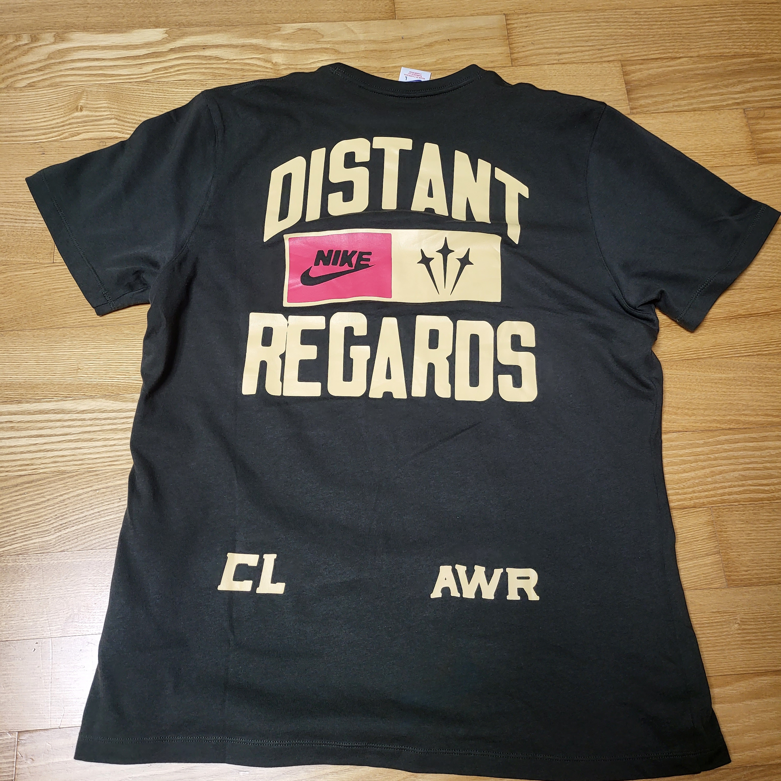 Nike x Drake Nocta x Cactus Plant Flea Market Souvenir Cactus T-Shirt Sequoia (DR2630-355) 착용 스타일