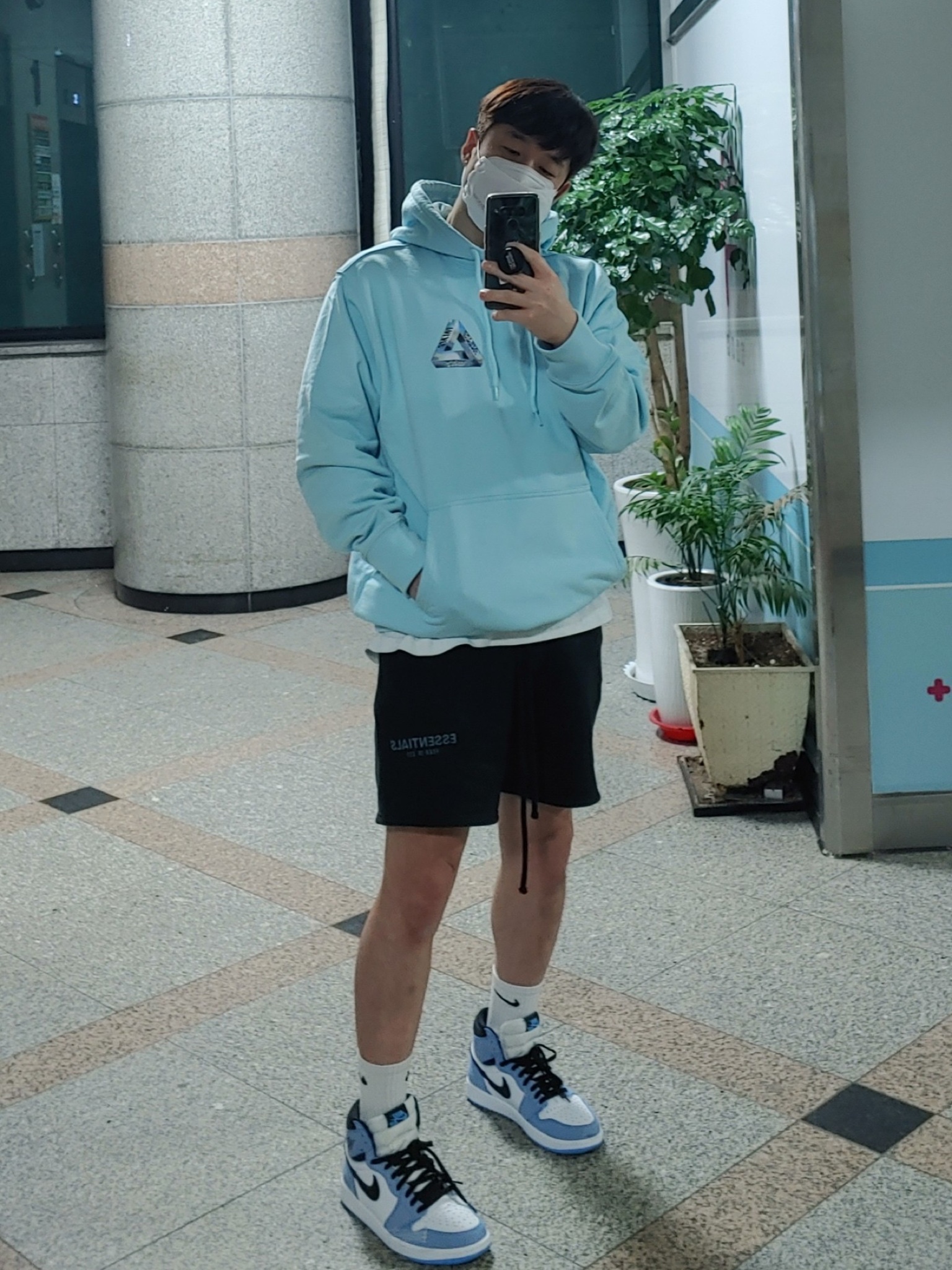 Palace Tri-Chrome Hood Blue - 21SS, Essentials Sweatshorts Black 2020 착용 스타일