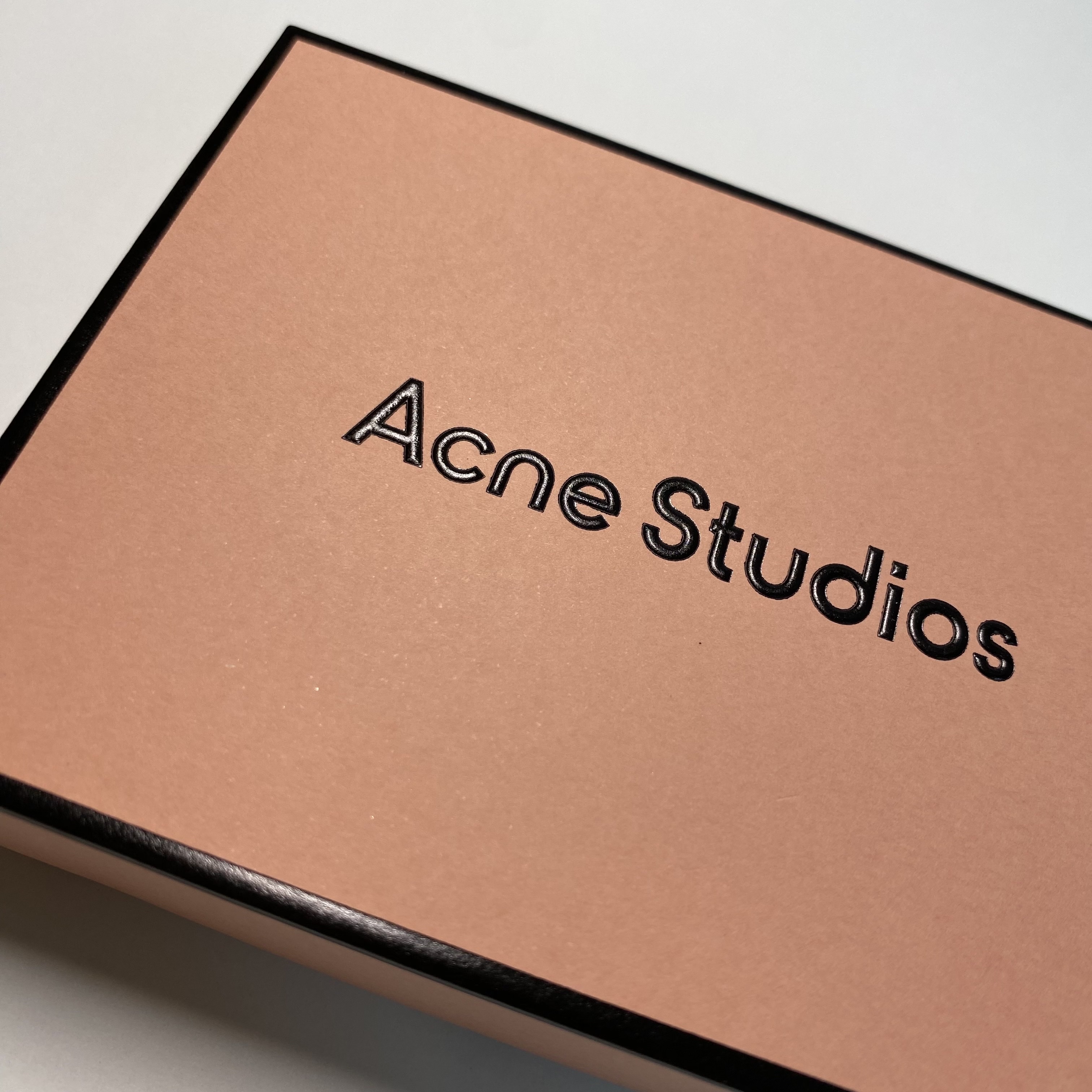 Acne Studios Elmas Card Holder Black 착용 스타일 - 1