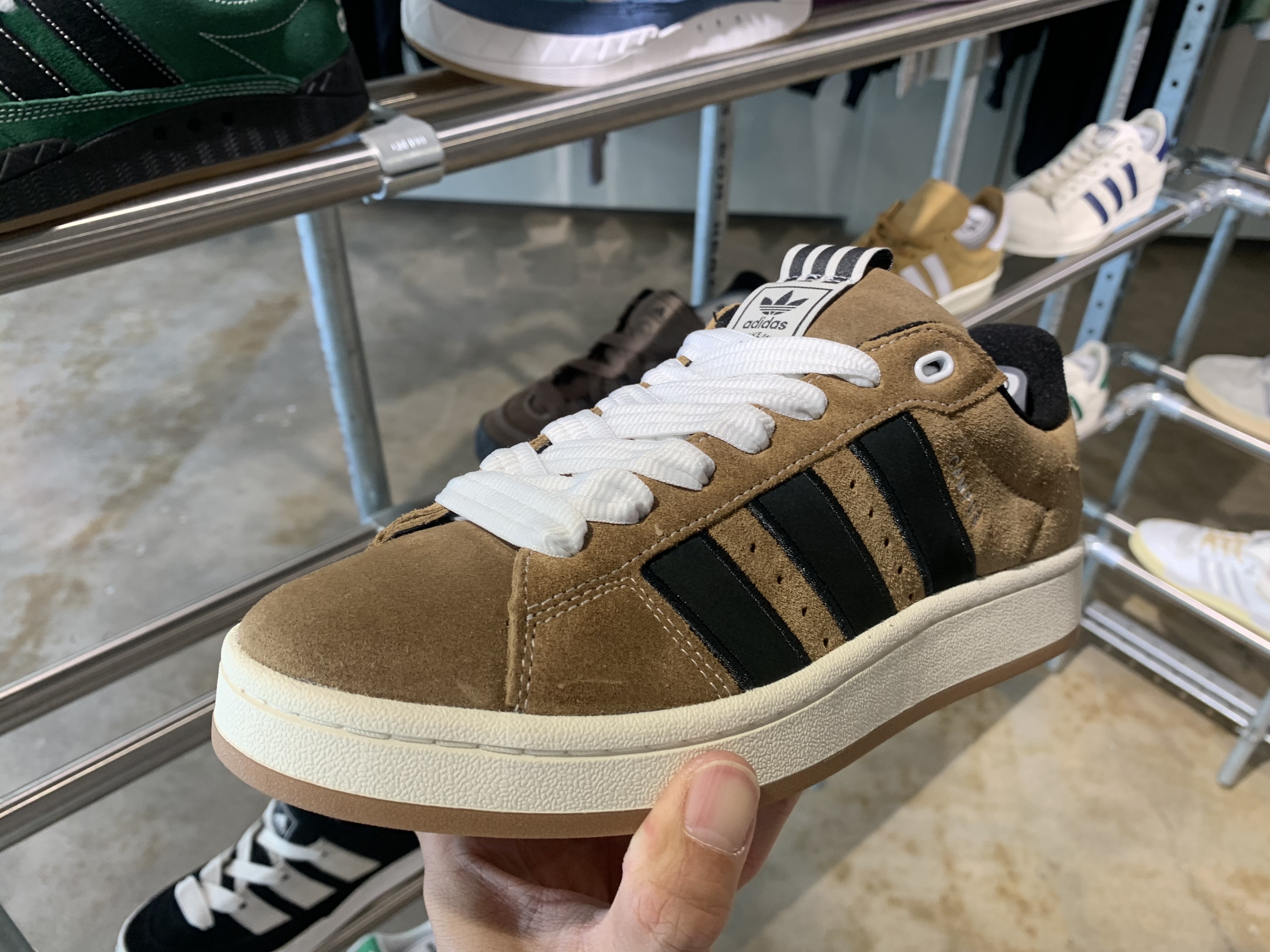 Adidas x YNuK Campus 00s Brown Desert 착용 스타일 - 2