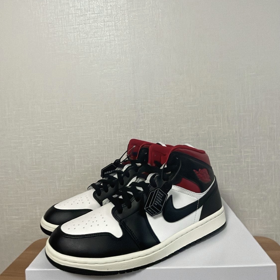 Jordan 1 Mid Gym Red Black White 착용 스타일