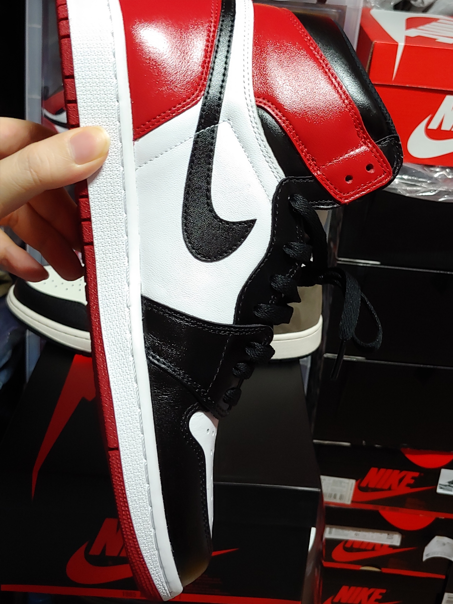 Jordan 1 Retro High OG Black Toe 2016, Jordan 1 Retro High OG Black Mocha 착용 스타일 - 5