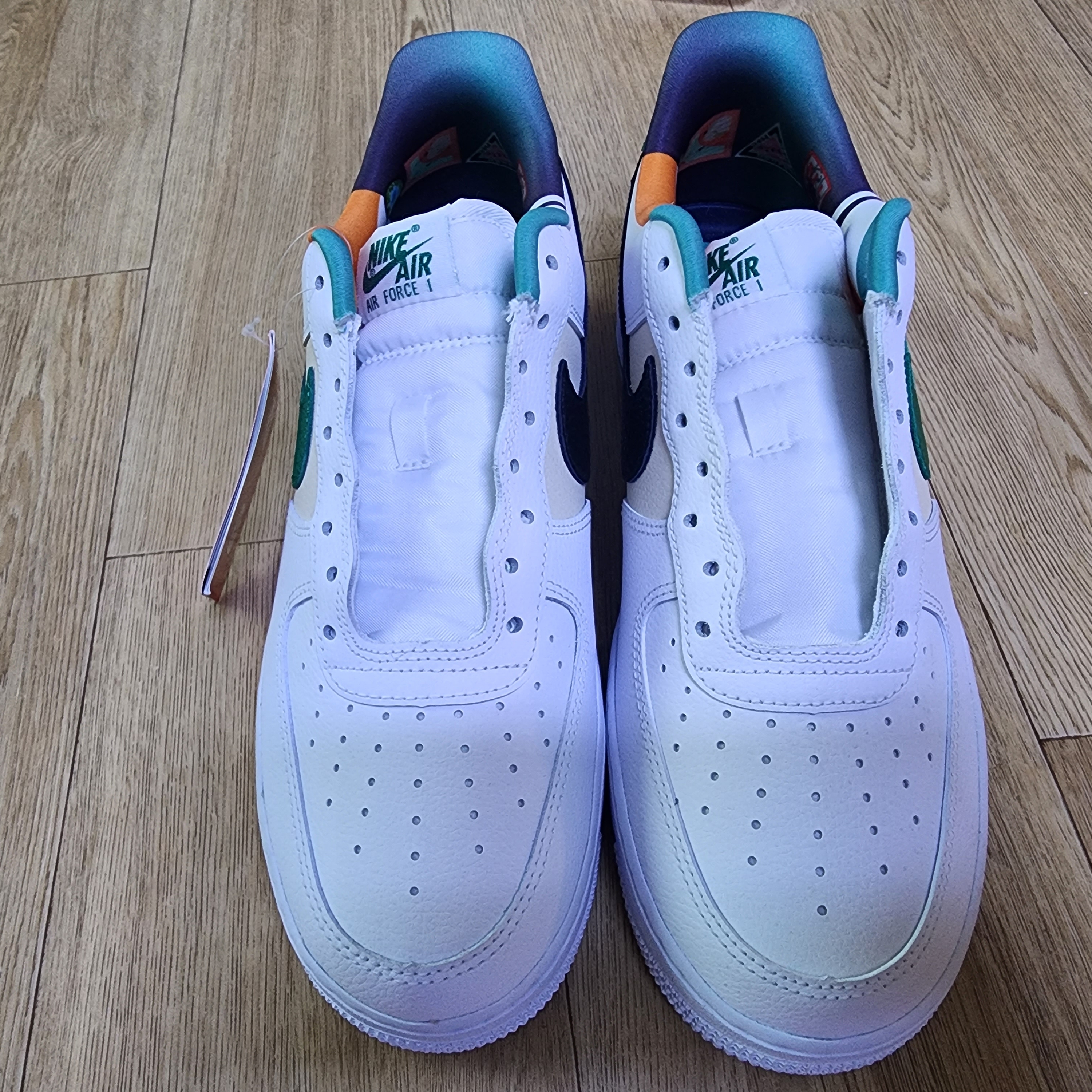 Nike Air Force 1 '07 LV8 EMB White Malachite 착용 스타일 - 2