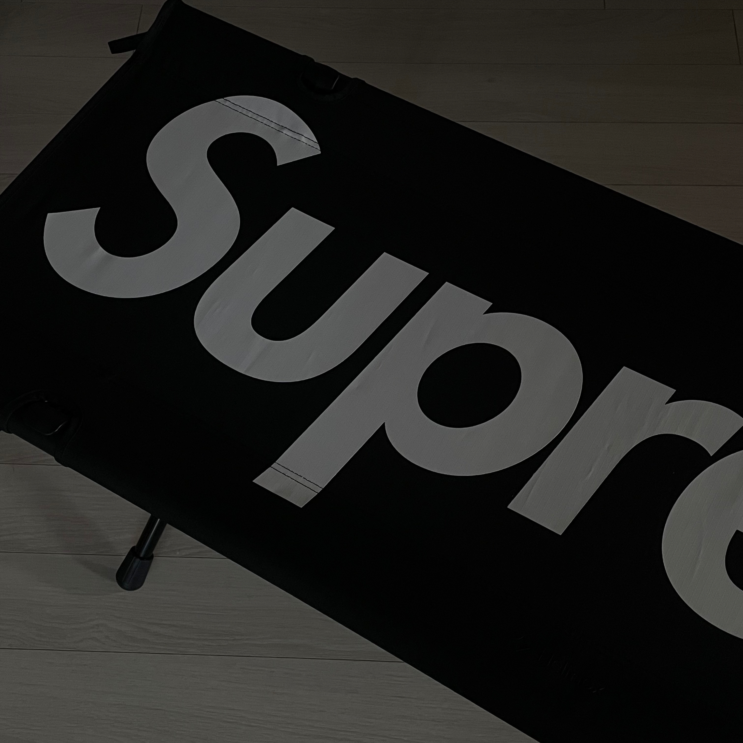 Supreme x Helinox Bench One Black - 22SS 착용 스타일