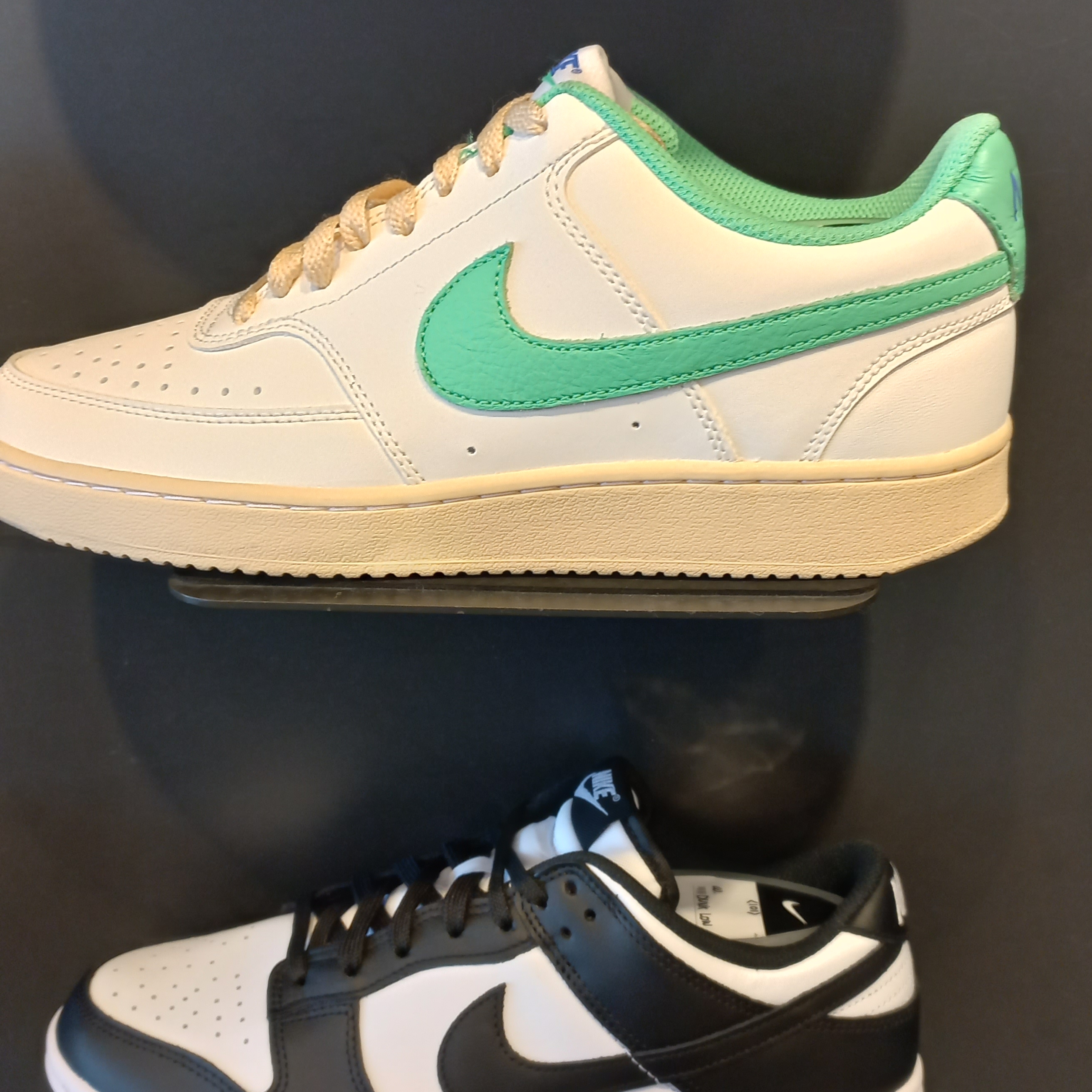 Nike Dunk Low Retro Black, (W) Nike Air Force 1 '07 LX Summit White Gorge Green 착용 스타일