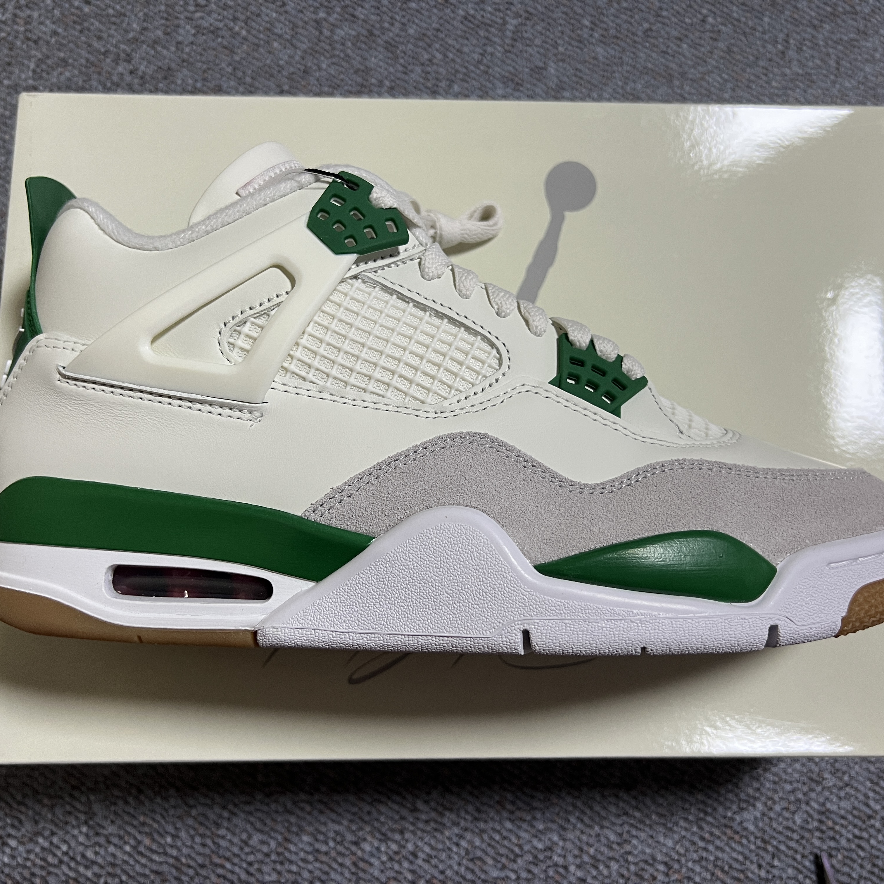 Jordan 4 x Nike SB Retro SP Pine Green 착용 스타일 - 2