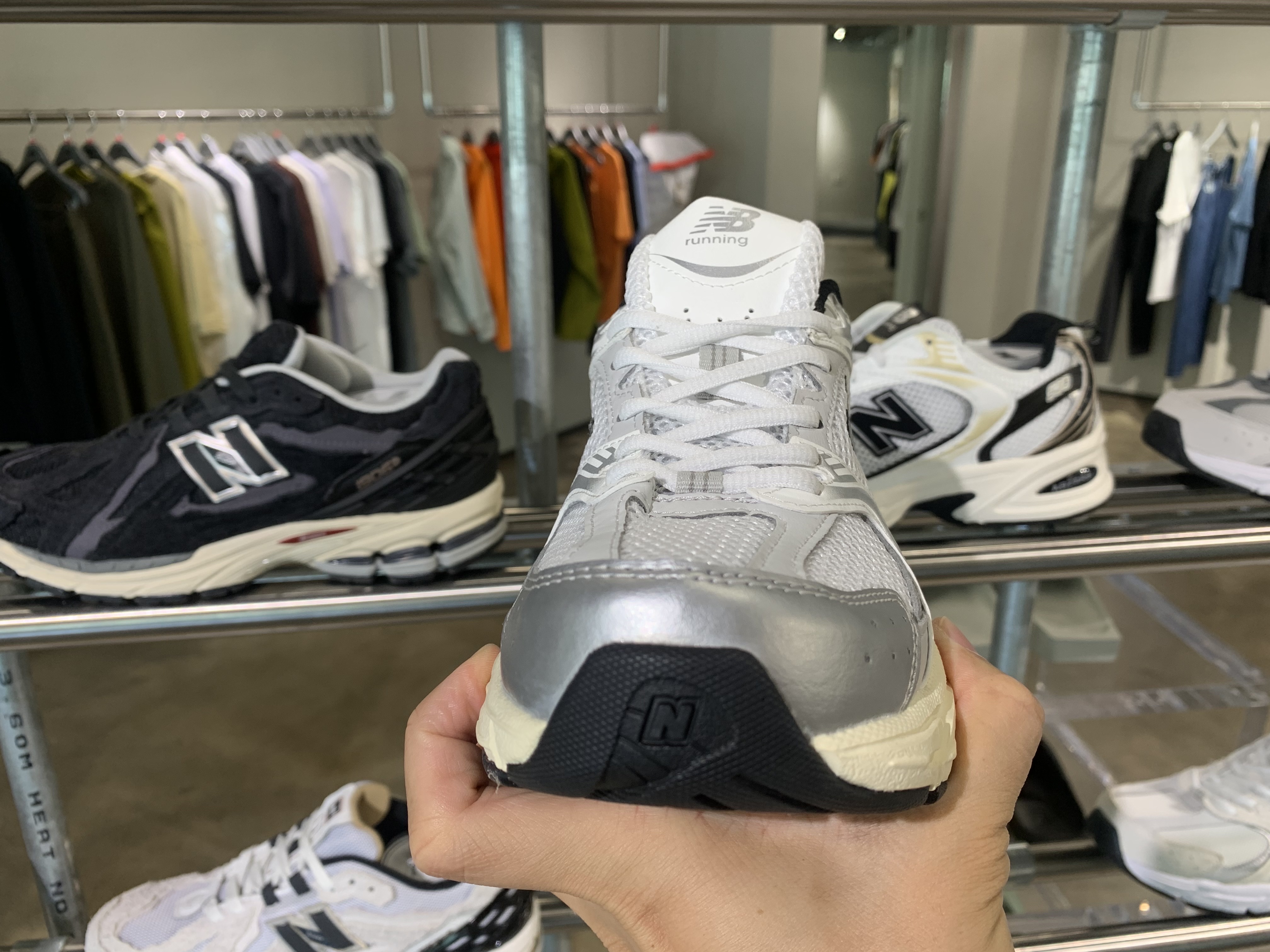 New Balance 530 Steel Grey 착용 스타일 - 4