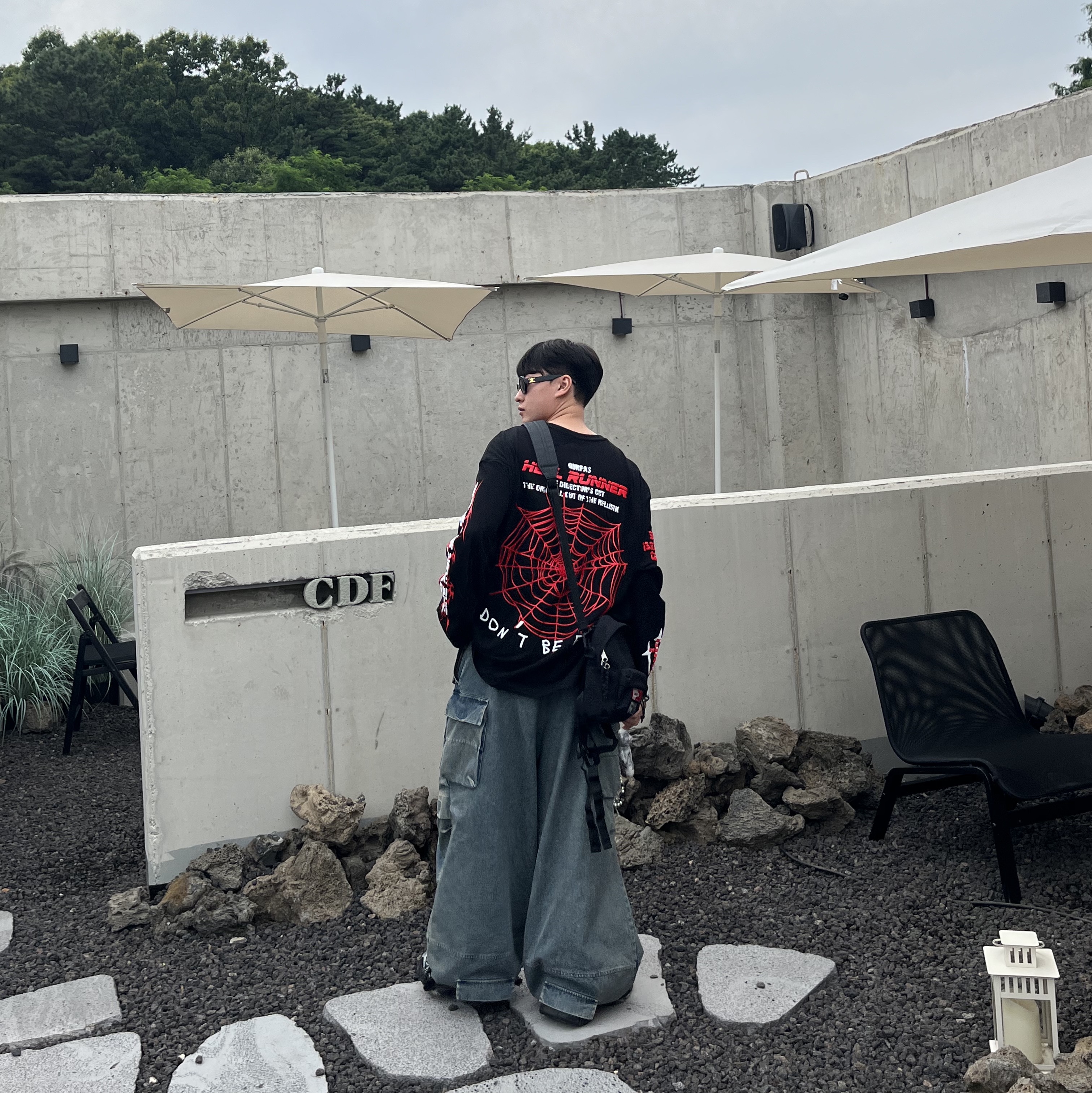 [KREAM 단독] Ourpas 061 Hell Runner Long Sleeve Black, [KREAM 단독] Ourpas 030 Wide Cargo Denim Blue 착용 스타일 - 2