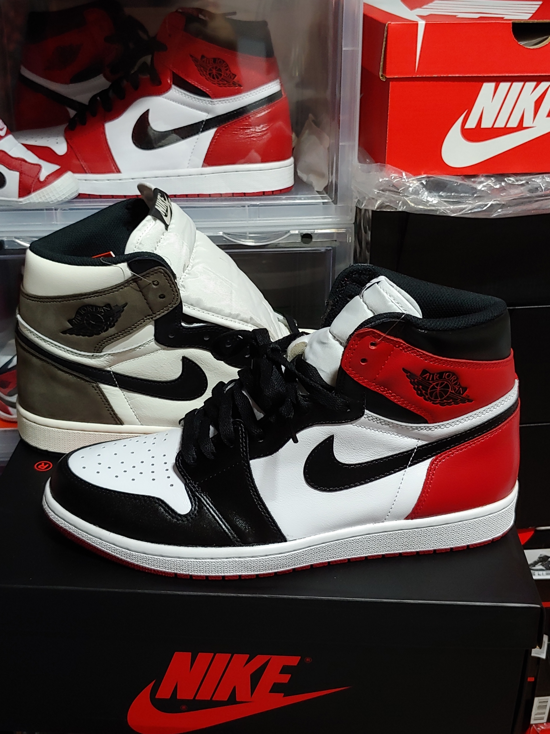 Jordan 1 Retro High OG Black Toe 2016, Jordan 1 Retro High OG Black Mocha 착용 스타일 - 1