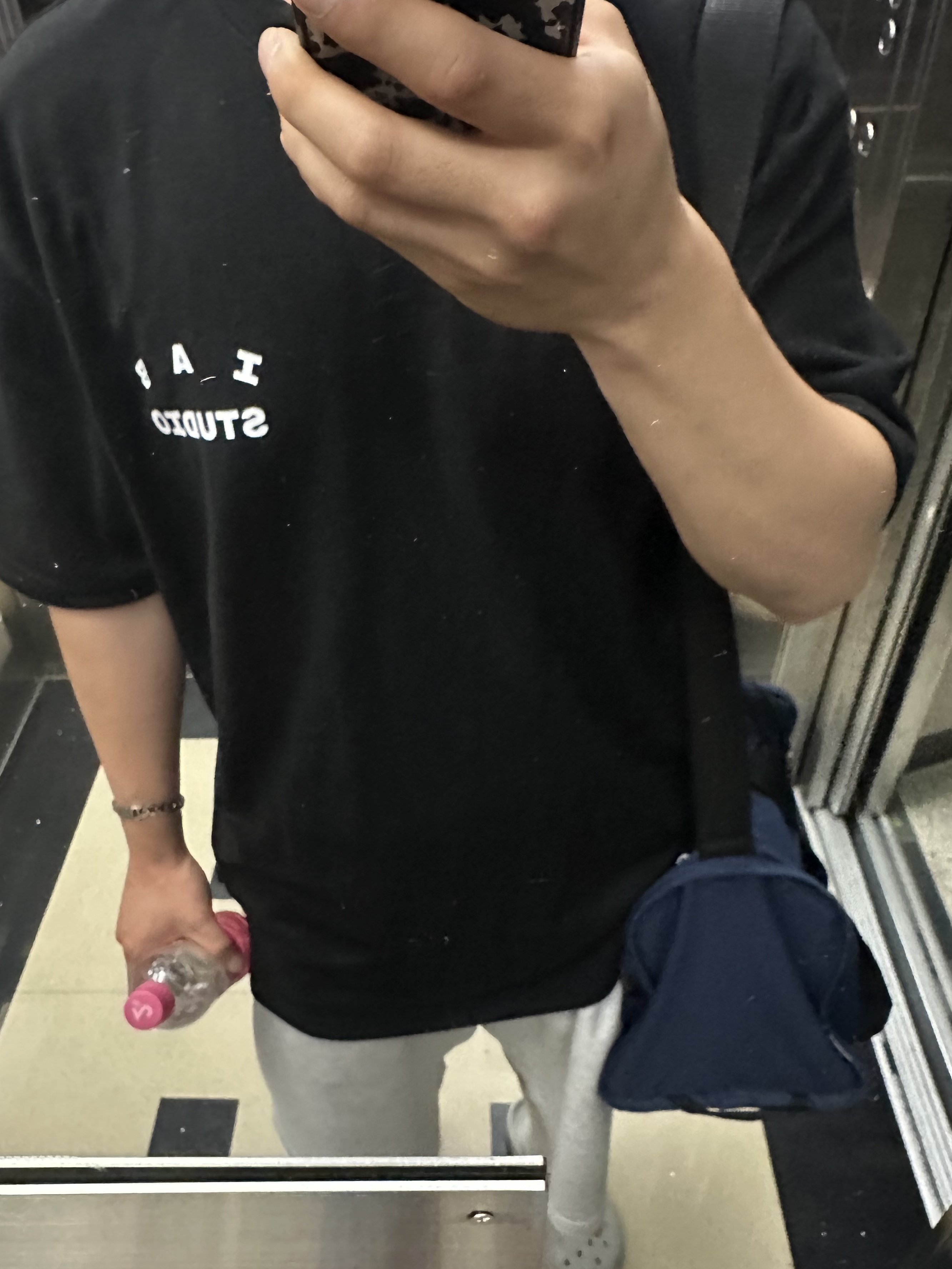IAB Studio 10th Anniversary T-Shirts Pack White & Black (2 Pack) 착용 스타일 - 3