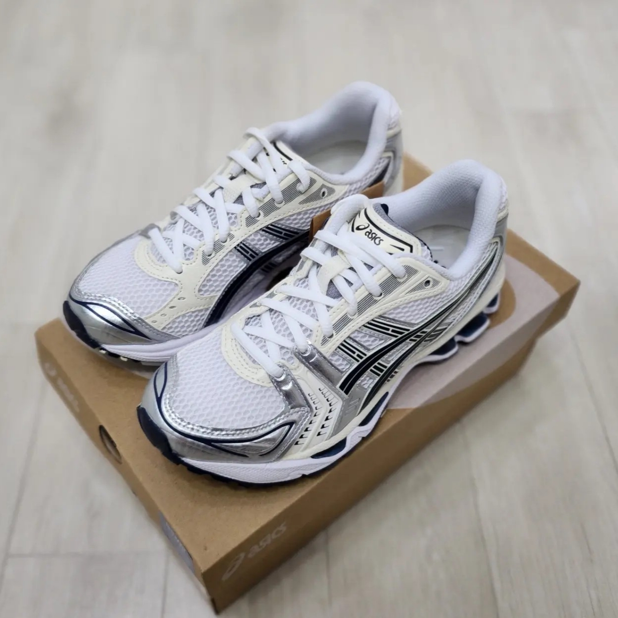 (W) Asics Gel-Kayano 14 White Midnight 착용 스타일 - 2