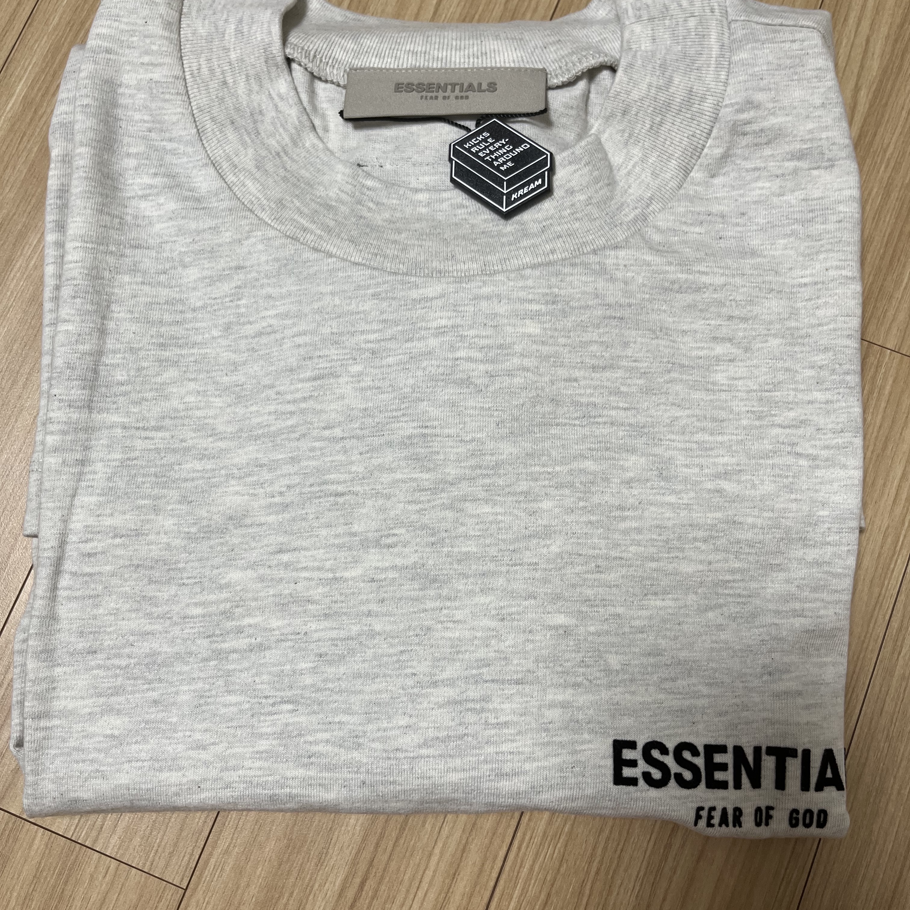 Essentials The Core Collection T-Shirt Light Oatmeal 착용 스타일