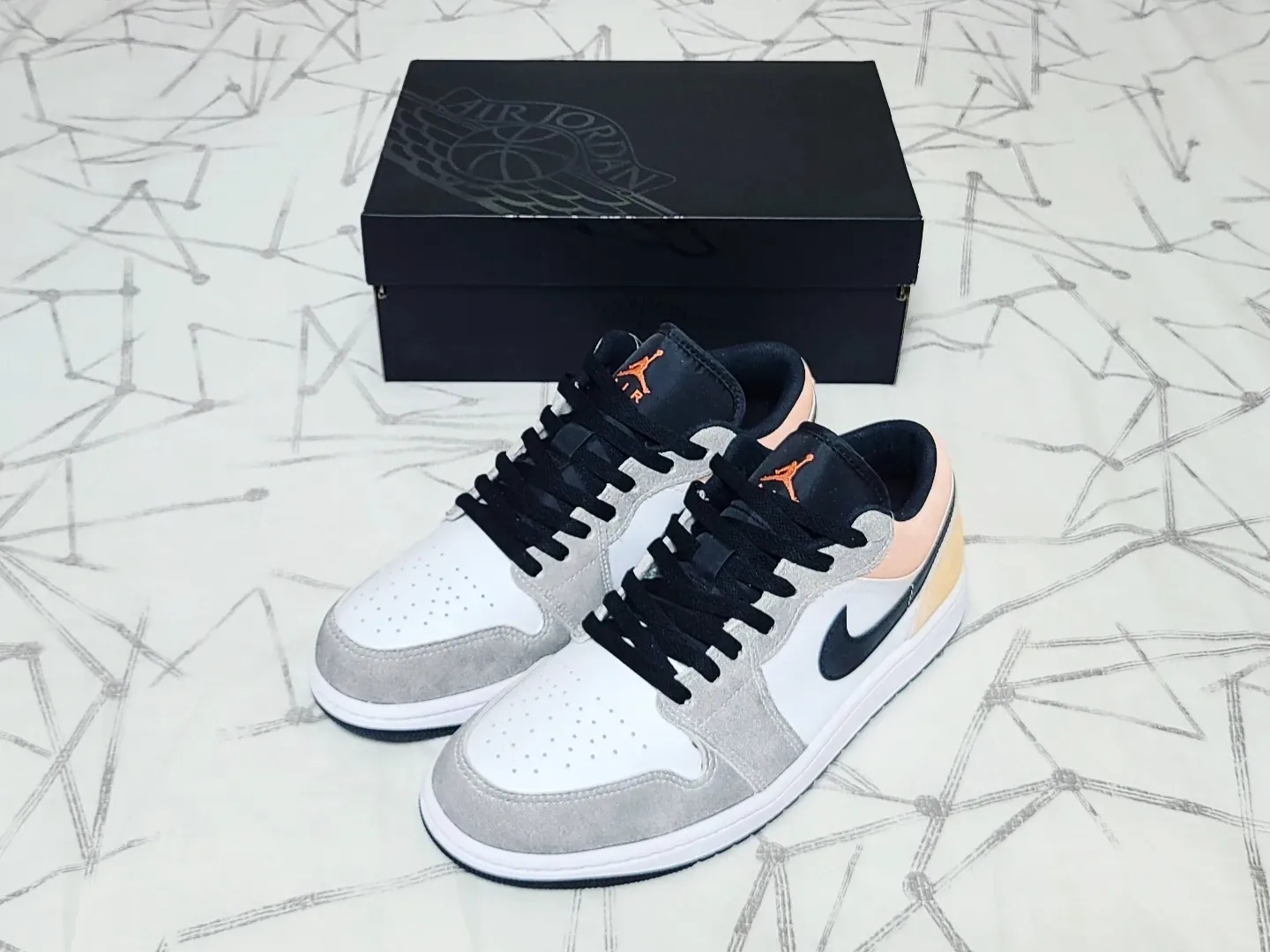 Jordan 1 Low SE Flight Club 착용 스타일 - 1