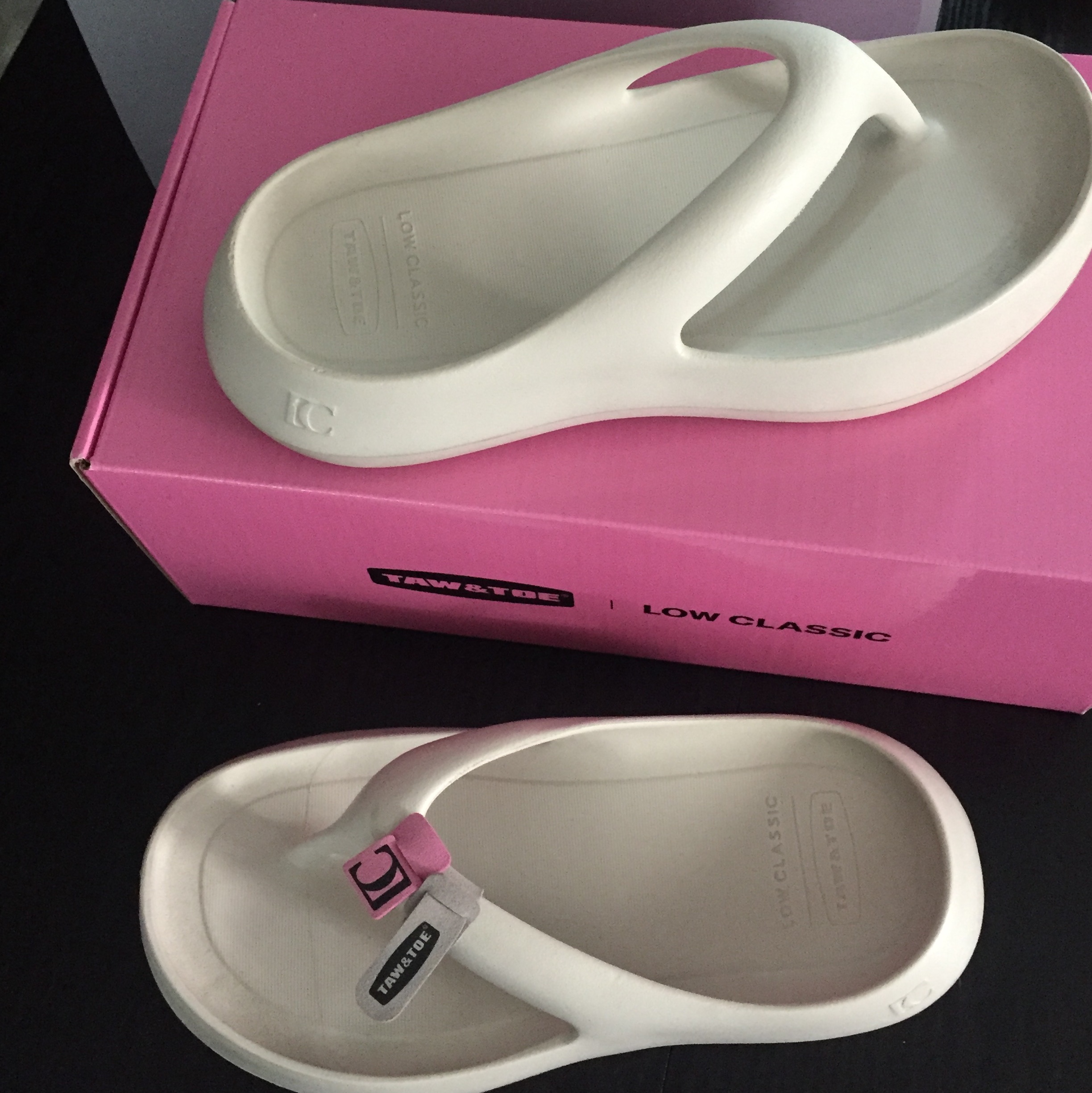 Taw&Toe x Low Classic Platform Flip Flop Cream 착용 스타일