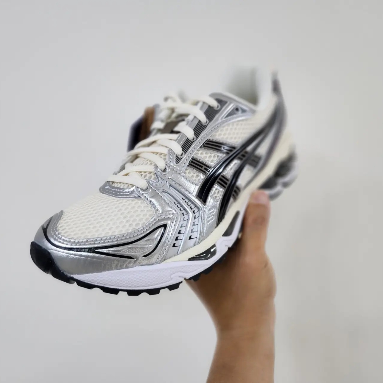Asics Gel-Kayano 14 Cream Black 착용 스타일 - 1