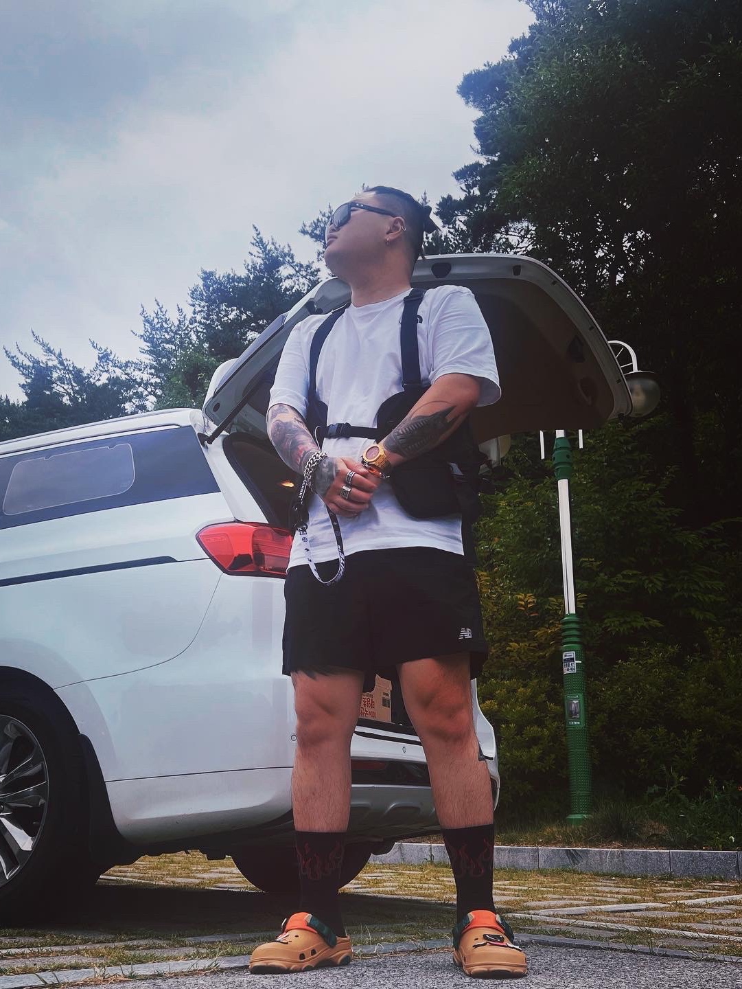 Off-White x Amore Pacific Protection Box (Without Cosmetics), Crocs All Terrain Clog Chai Multi 착용 스타일