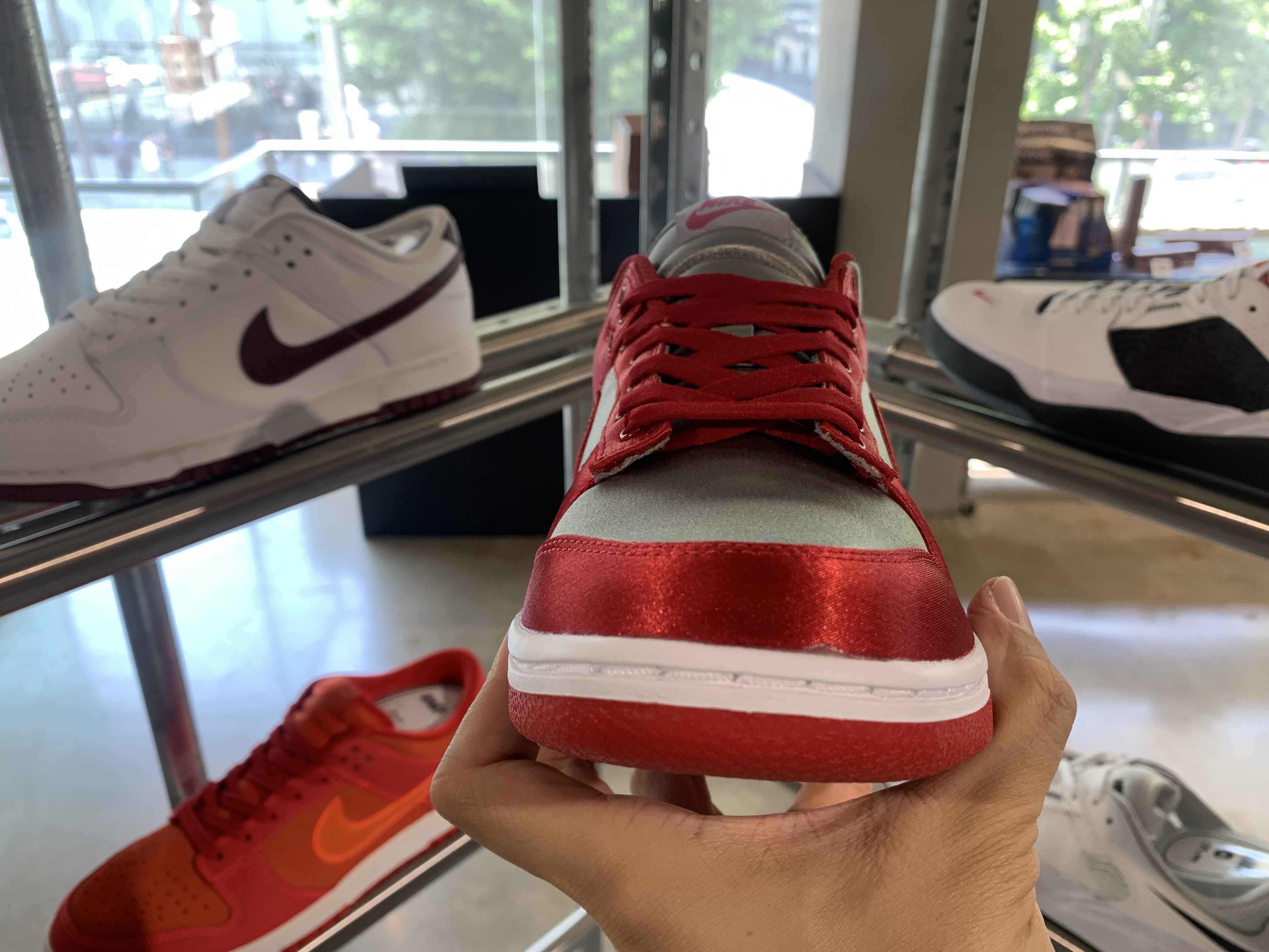 (W) Nike Dunk Low Varsity Red and Medium Grey 착용 스타일 - 4