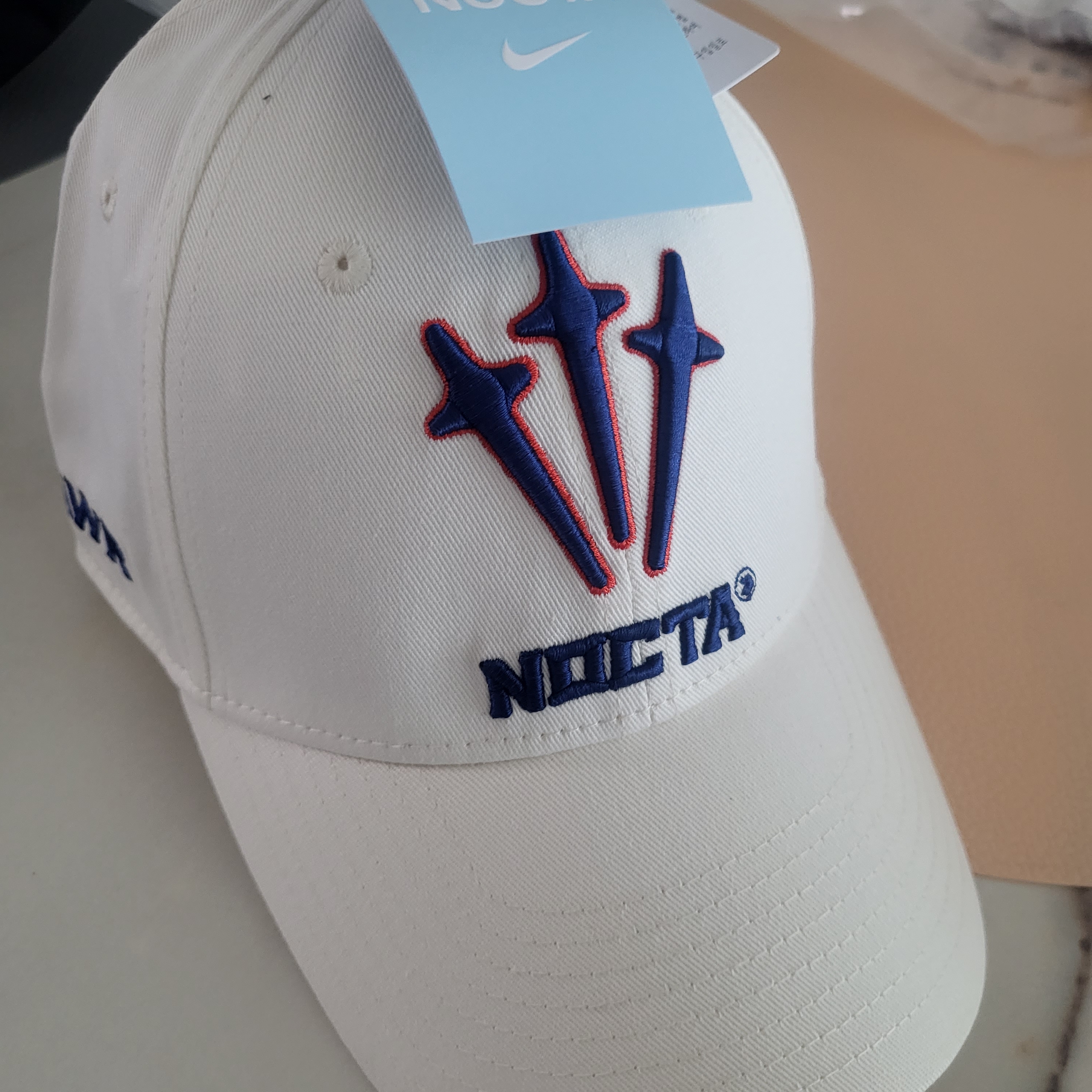 Nike x Drake Nocta NRG LU L91 Cap White 착용 스타일 - 1