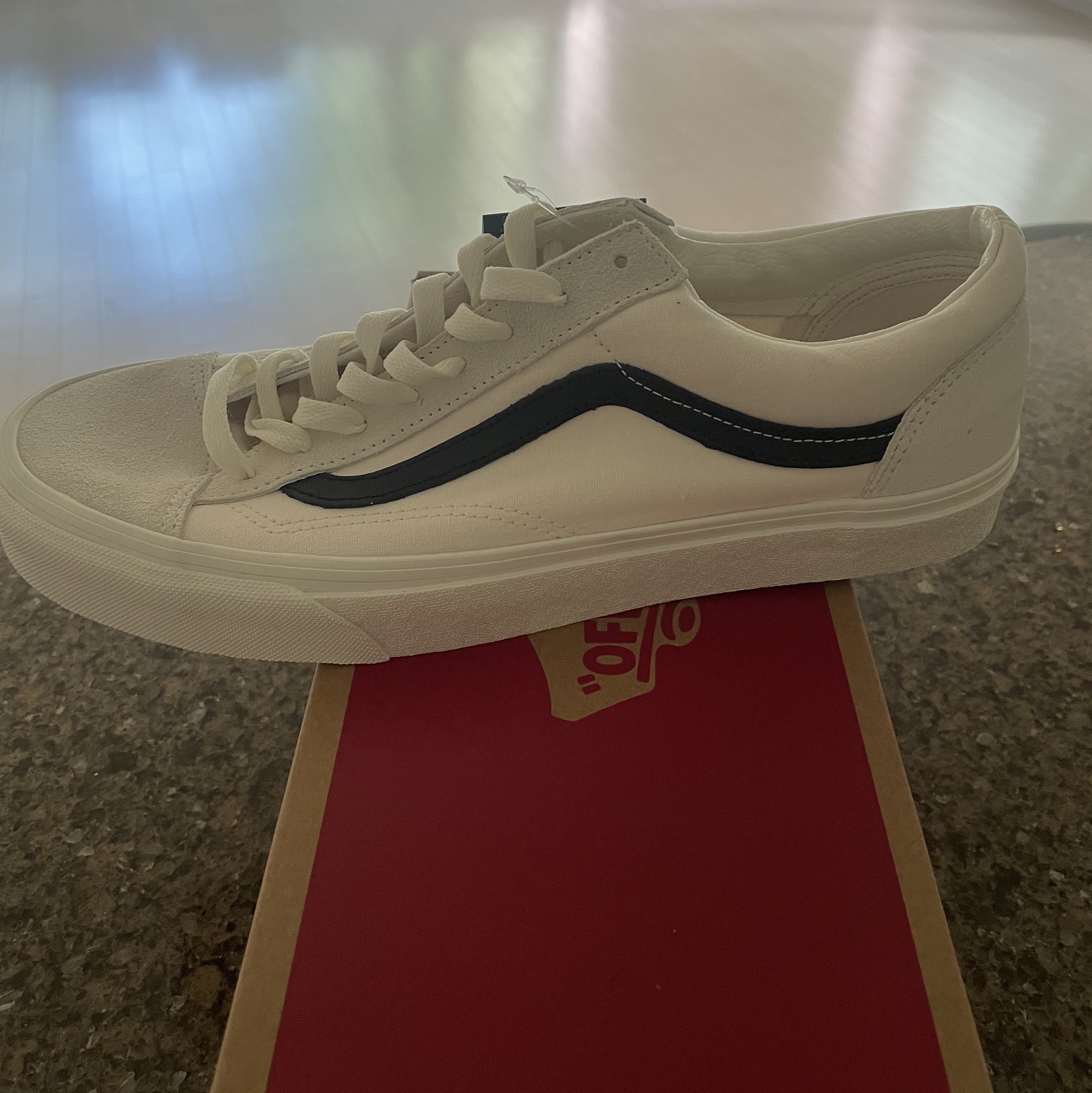 Vans Style 36 Decon SF Marshmallow White 착용 스타일