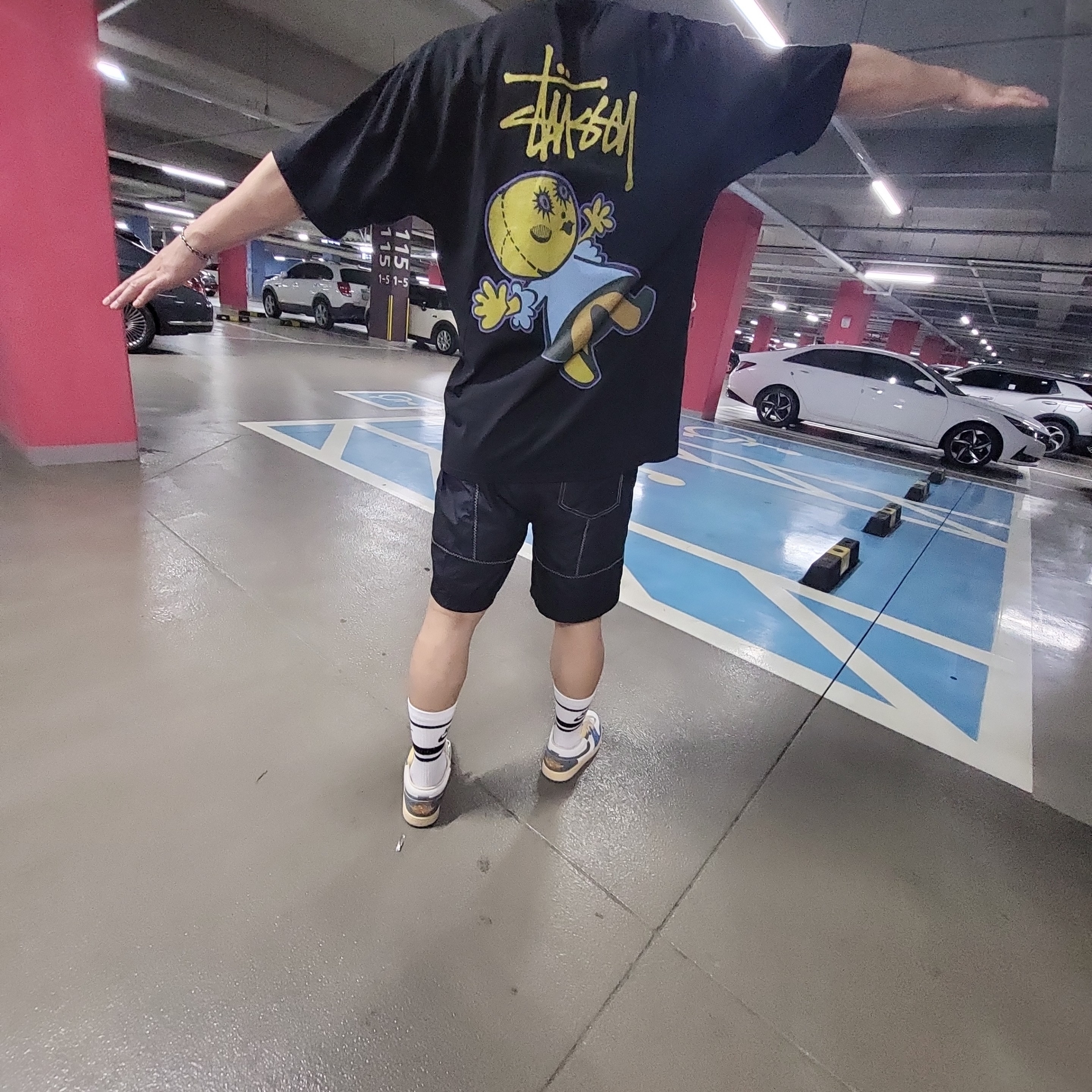 Stussy Dollie Pigment Dyed T-Shirt Black, Jordan 1 Low SE Tokyo 96 착용 스타일 - 1